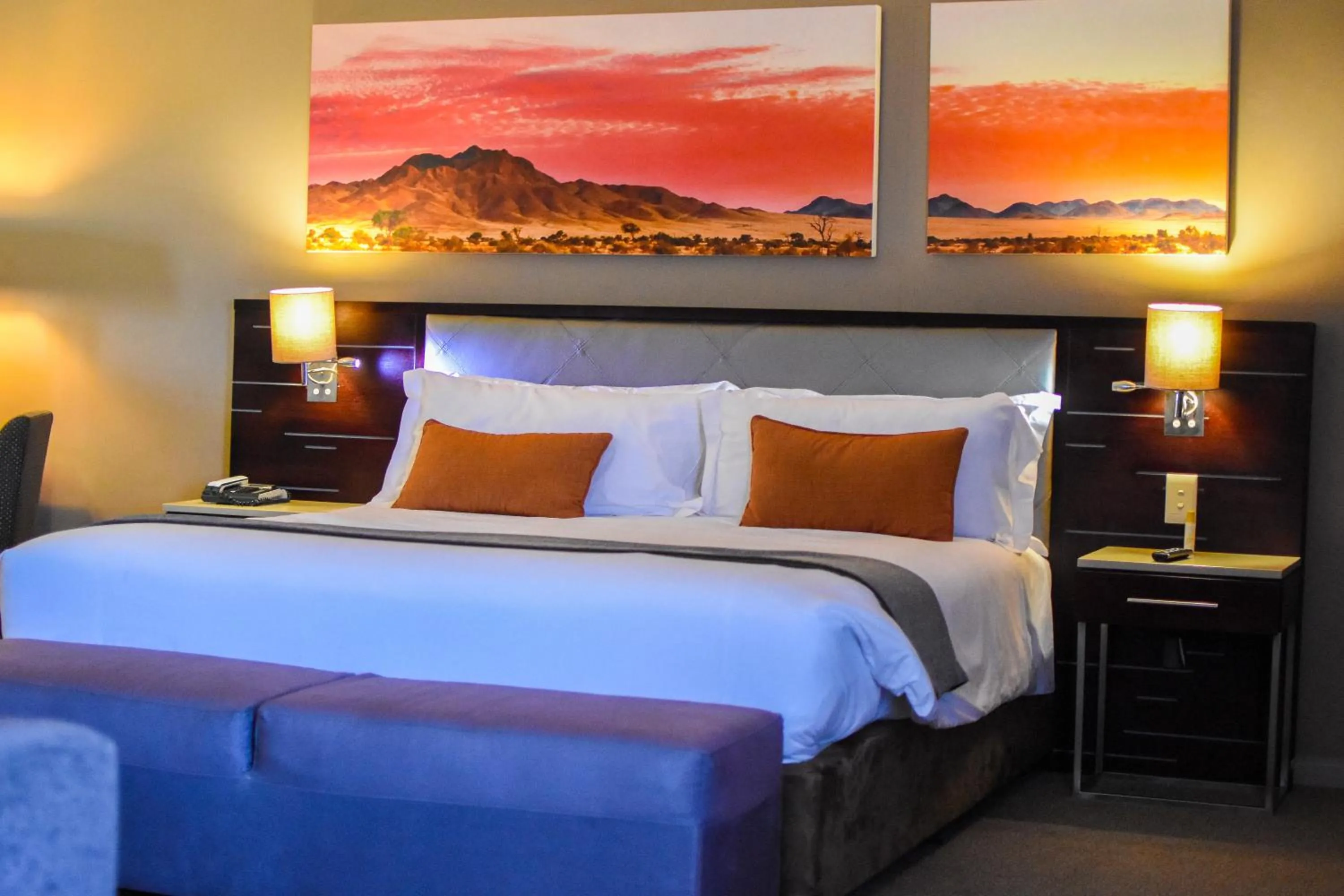 Bedroom, Bed in Cresta Mahalapye Hotel