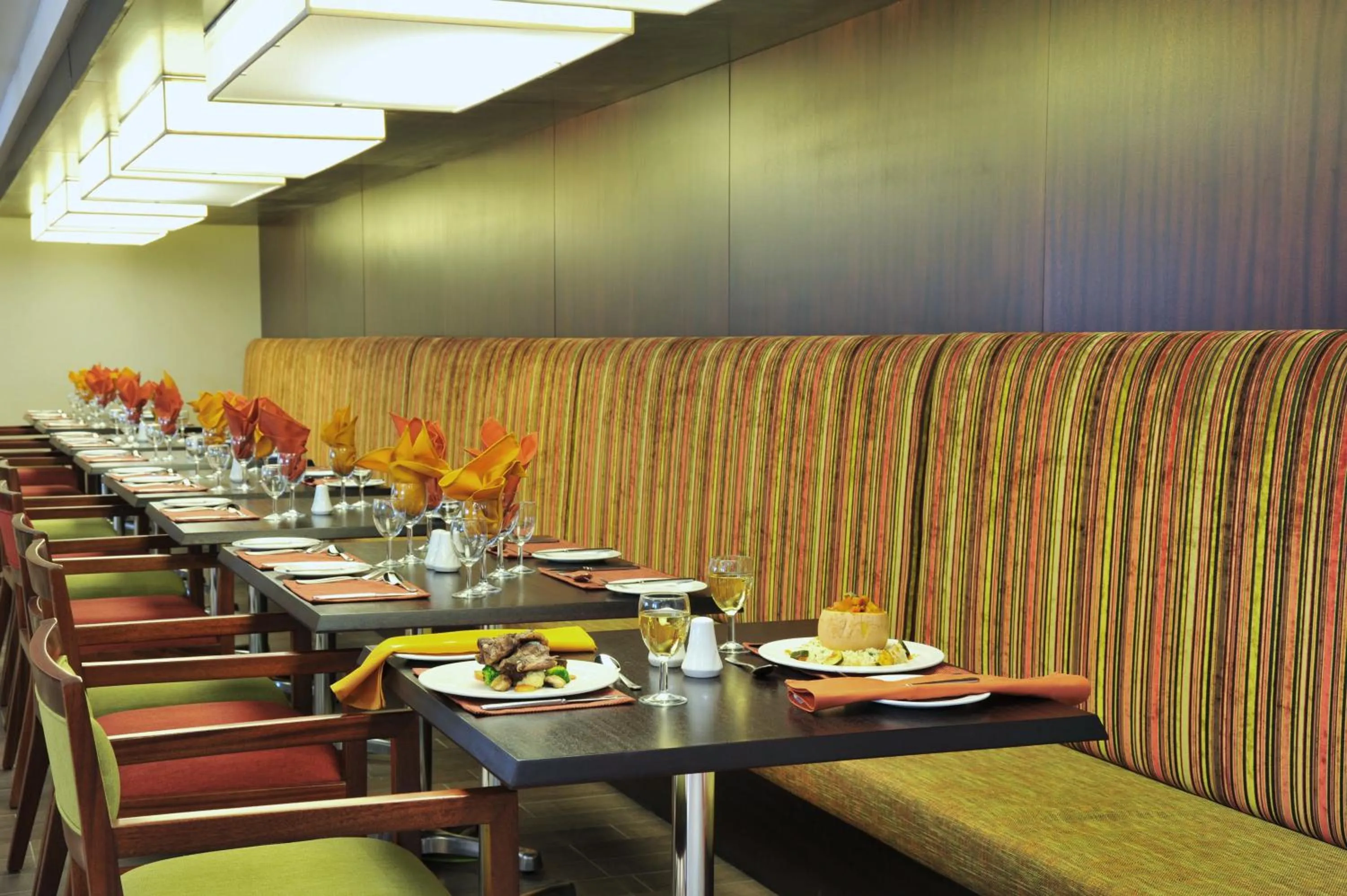 Restaurant/places to eat in Cresta Mahalapye Hotel