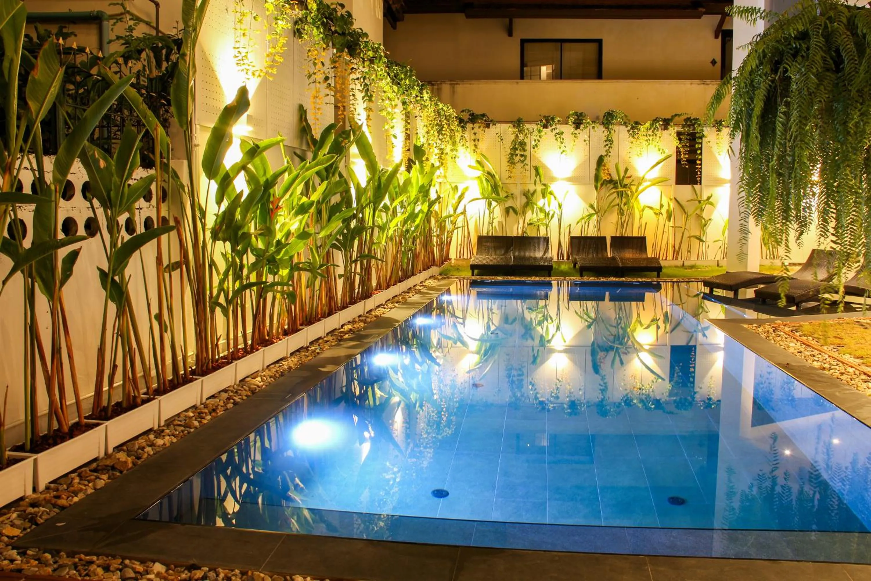 Night in iThaphae Hotel