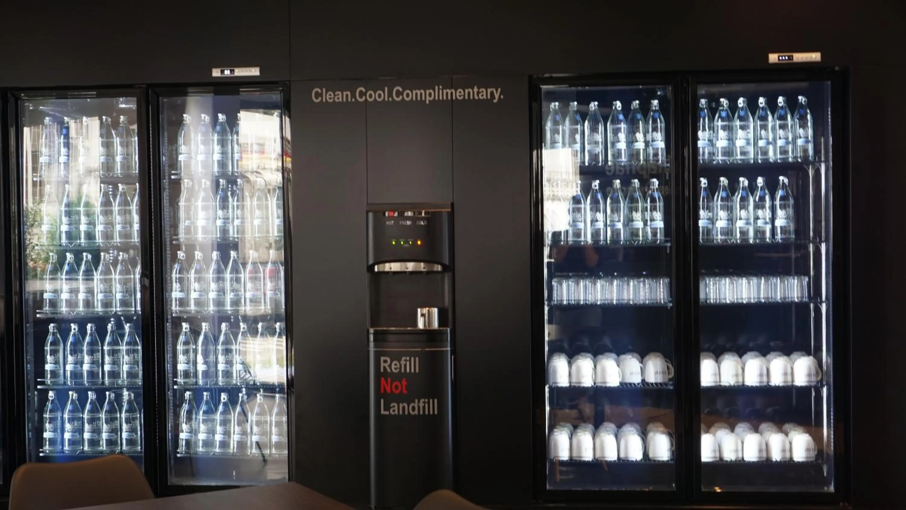 Restaurant/places to eat in iThaphae Hotel