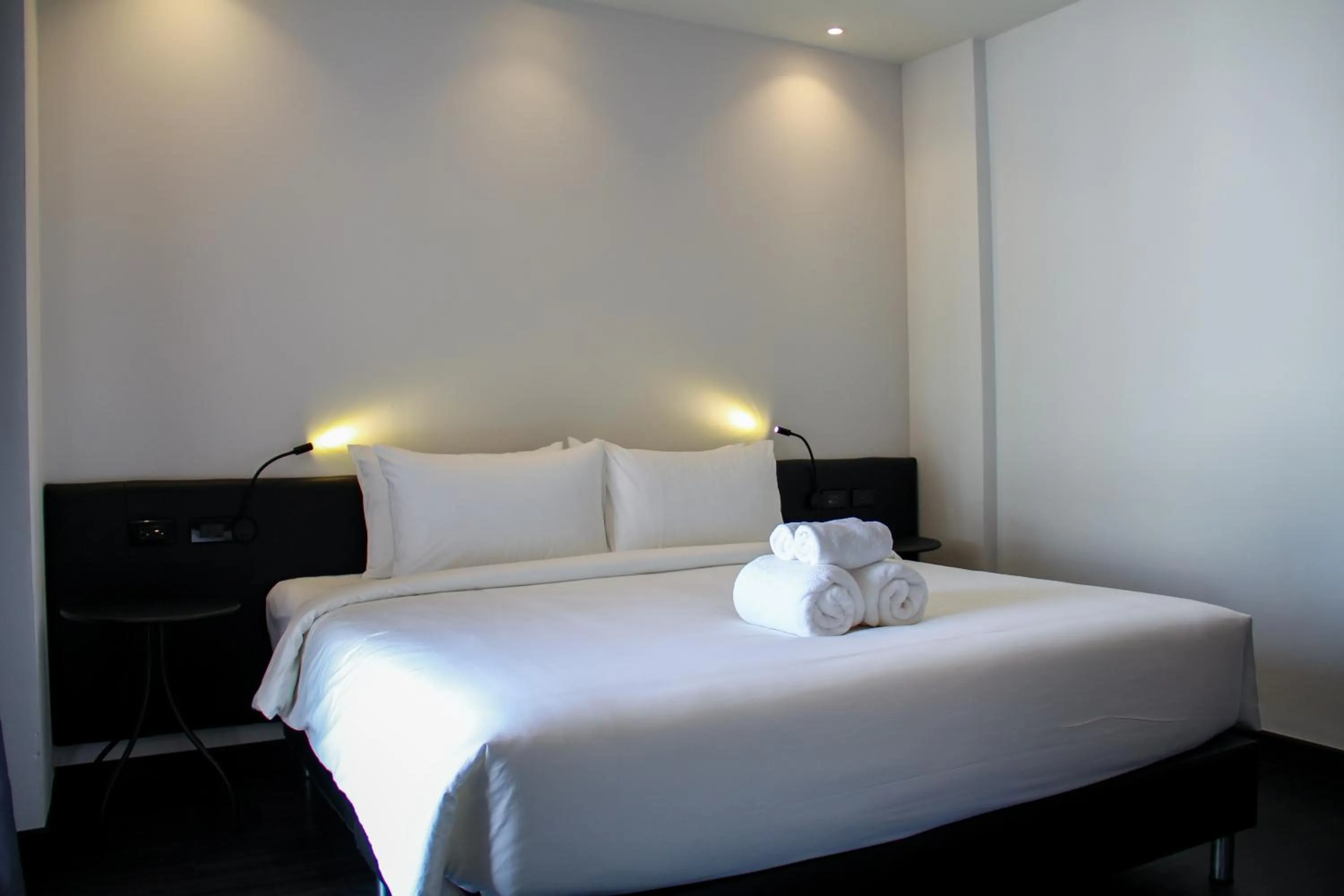 Bedroom, Bed in iThaphae Hotel