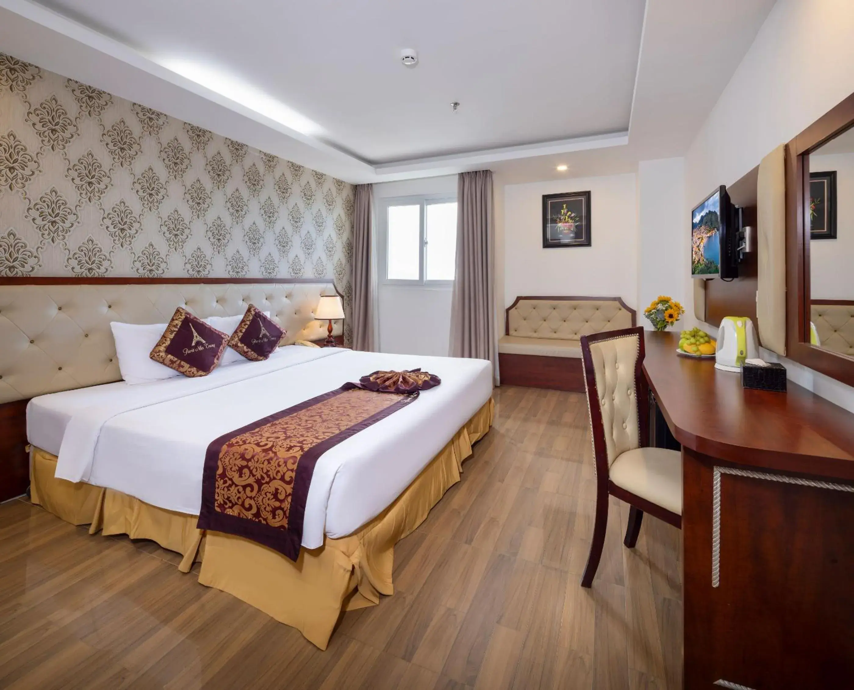 Deluxe Double Room with City View in Paris Luxury Hotel & Apartment Nha Trang Deluxe Double Room with City View in Paris Luxury Hotel & Apartment Nha Trang