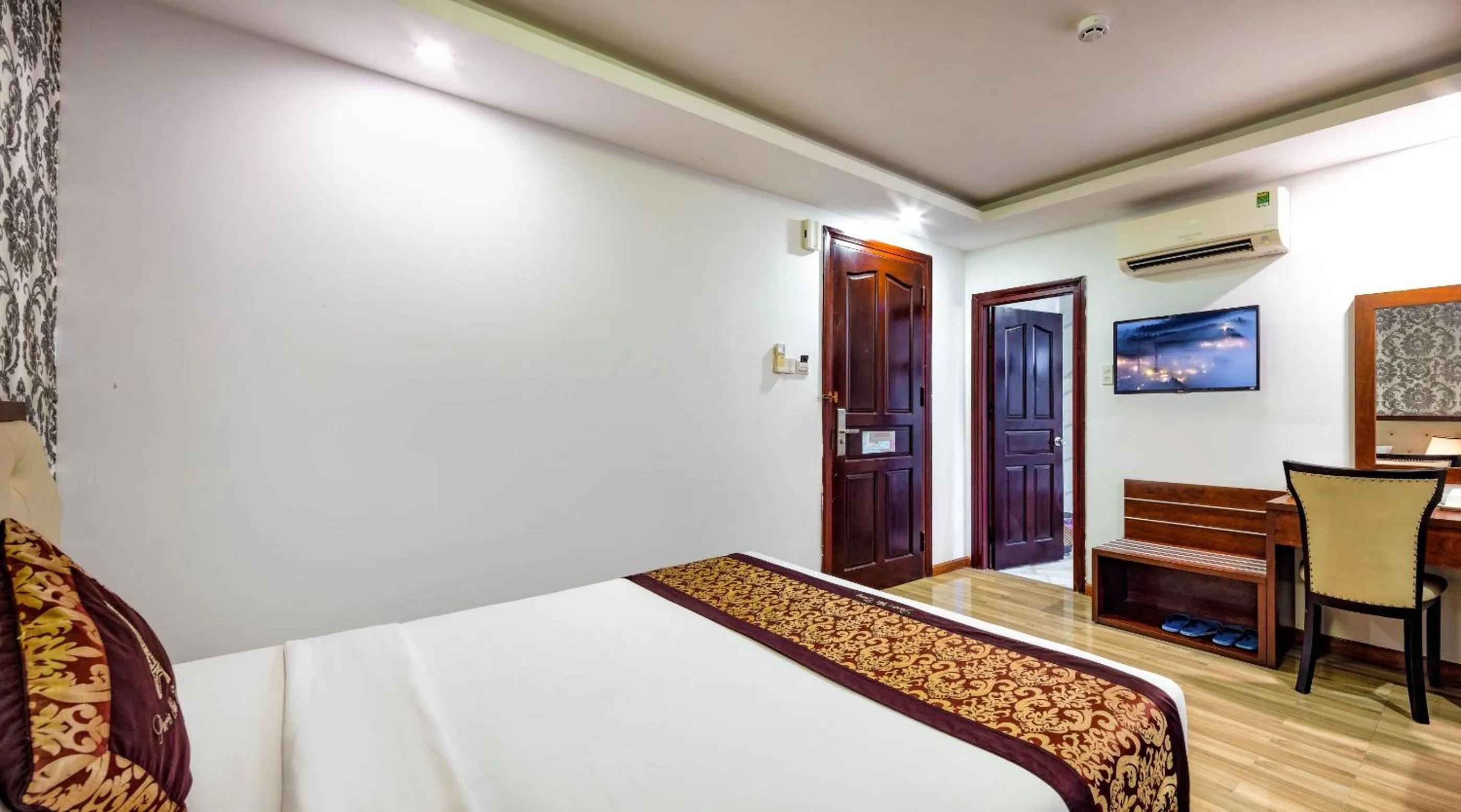 Bedroom, Bed in Paris Luxury Hotel & Apartment Nha Trang