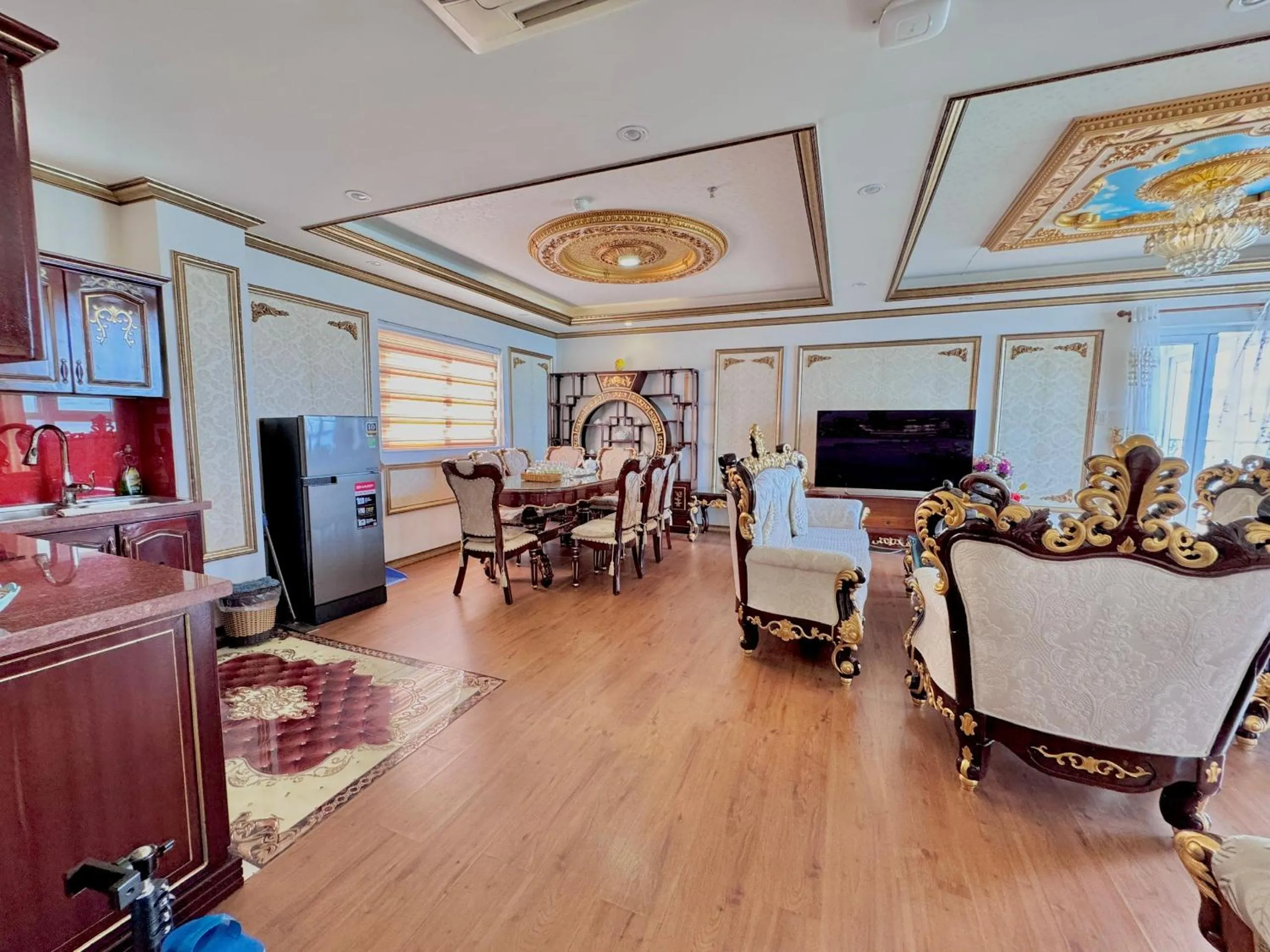 Kitchen or kitchenette in Paris Luxury Hotel & Apartment Nha Trang