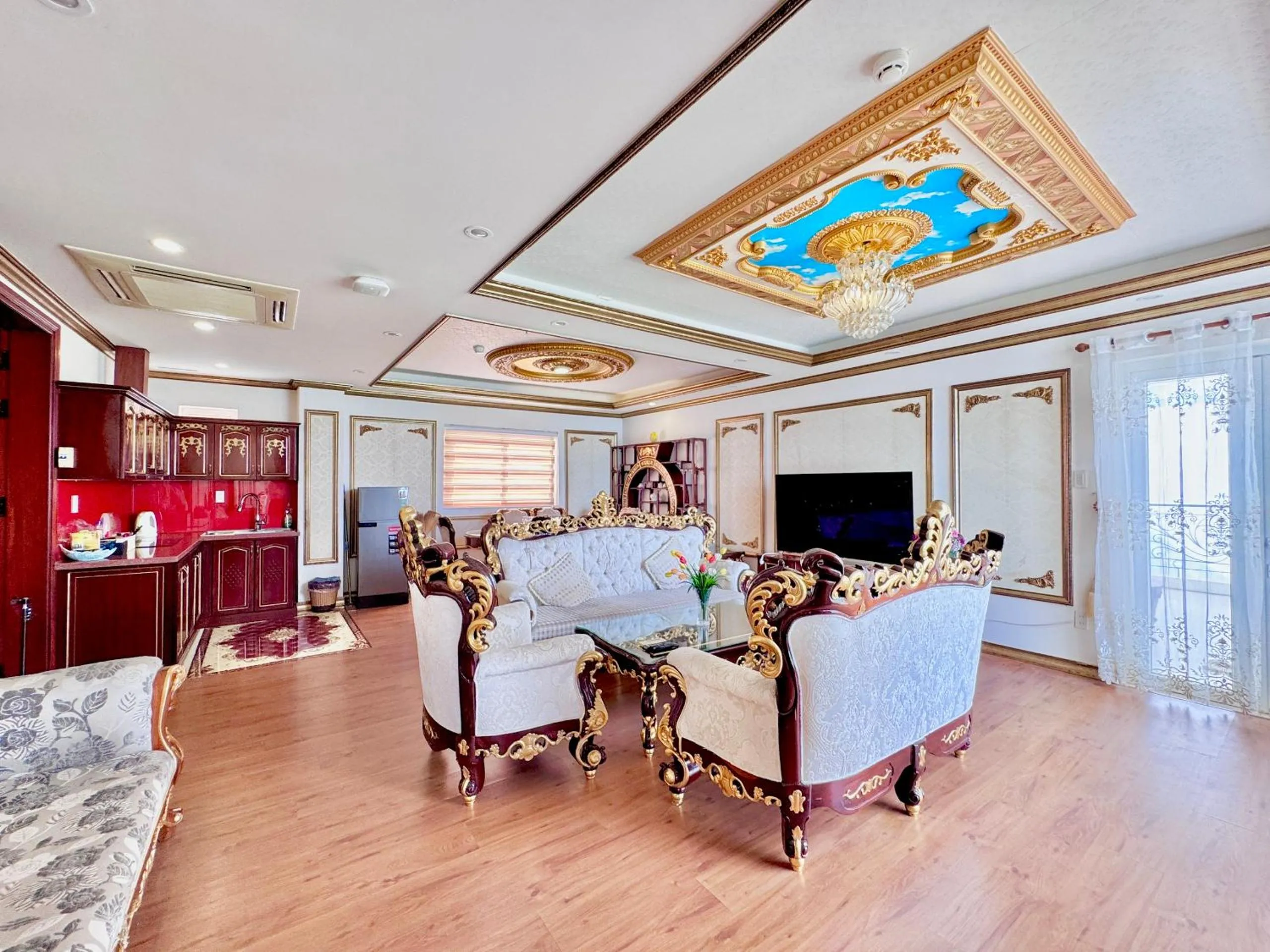 Kitchen or kitchenette in Paris Luxury Hotel & Apartment Nha Trang