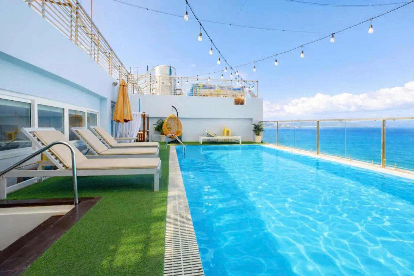 Swimming pool in Paris Luxury Hotel & Apartment Nha Trang