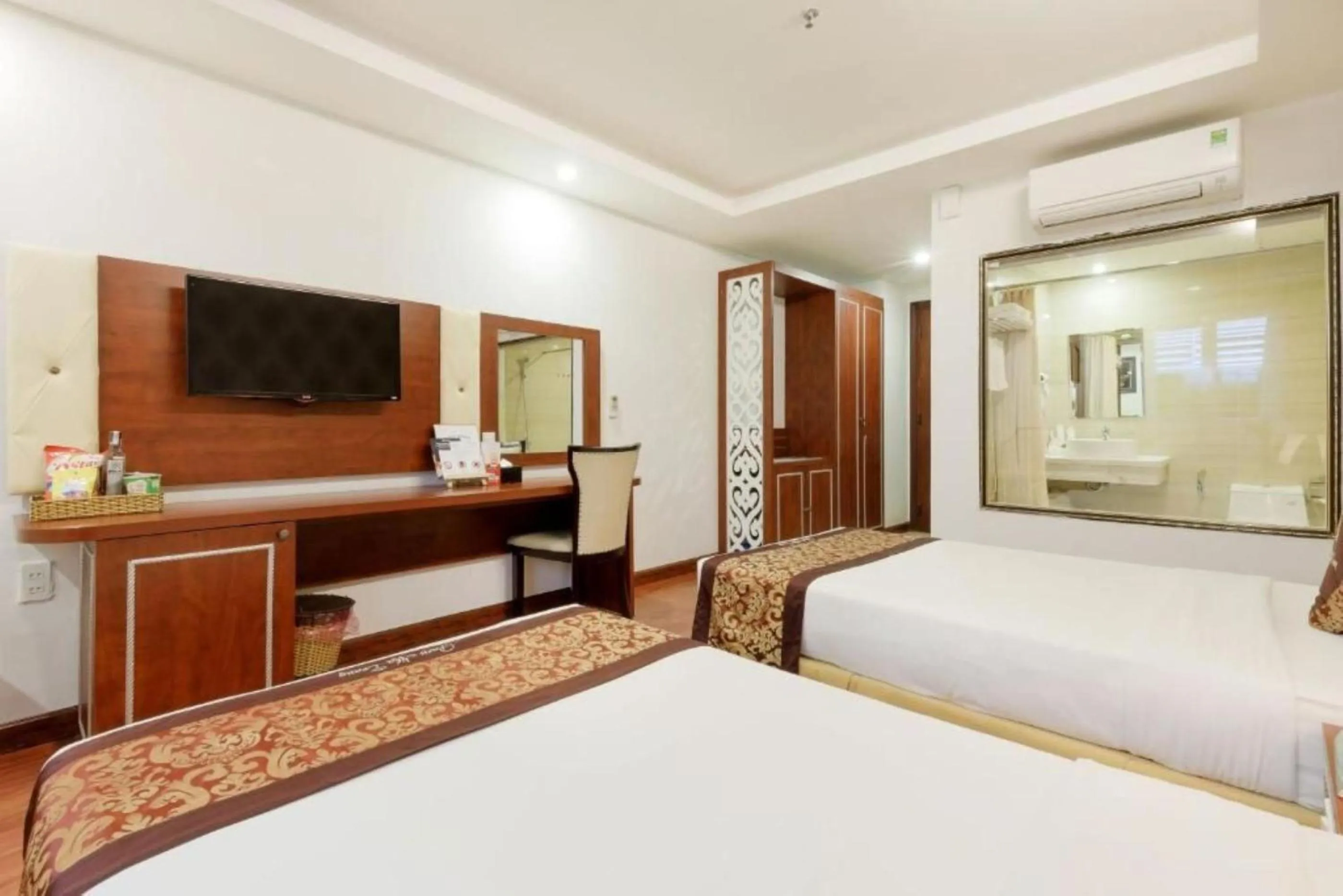 Bed in Paris Luxury Hotel & Apartment Nha Trang