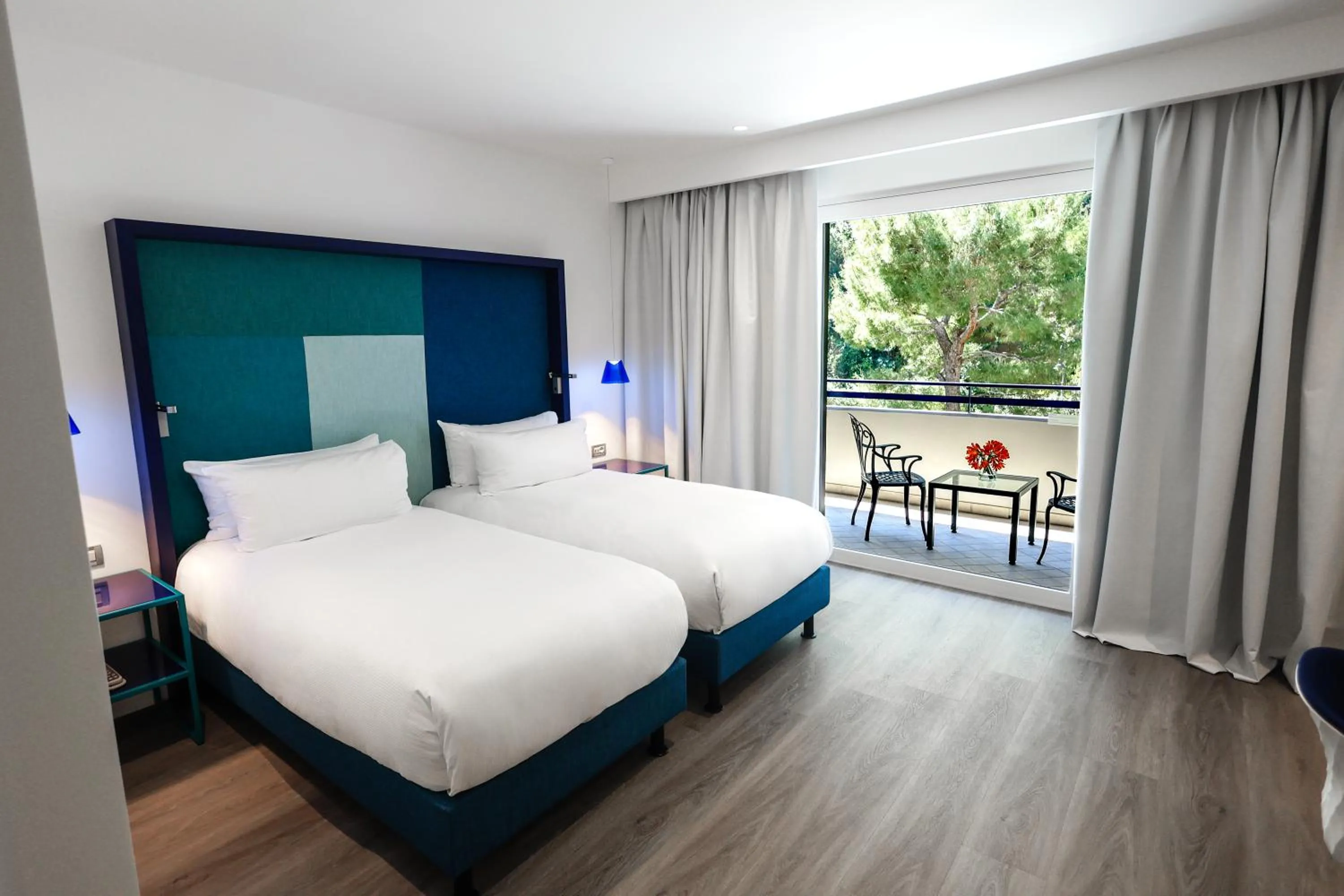 View (from property/room), Bed in Hilton Sorrento Palace