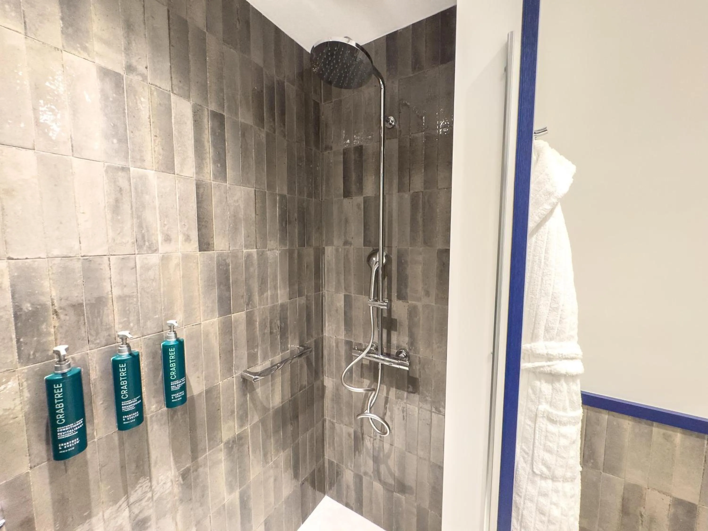 Shower in Hilton Sorrento Palace