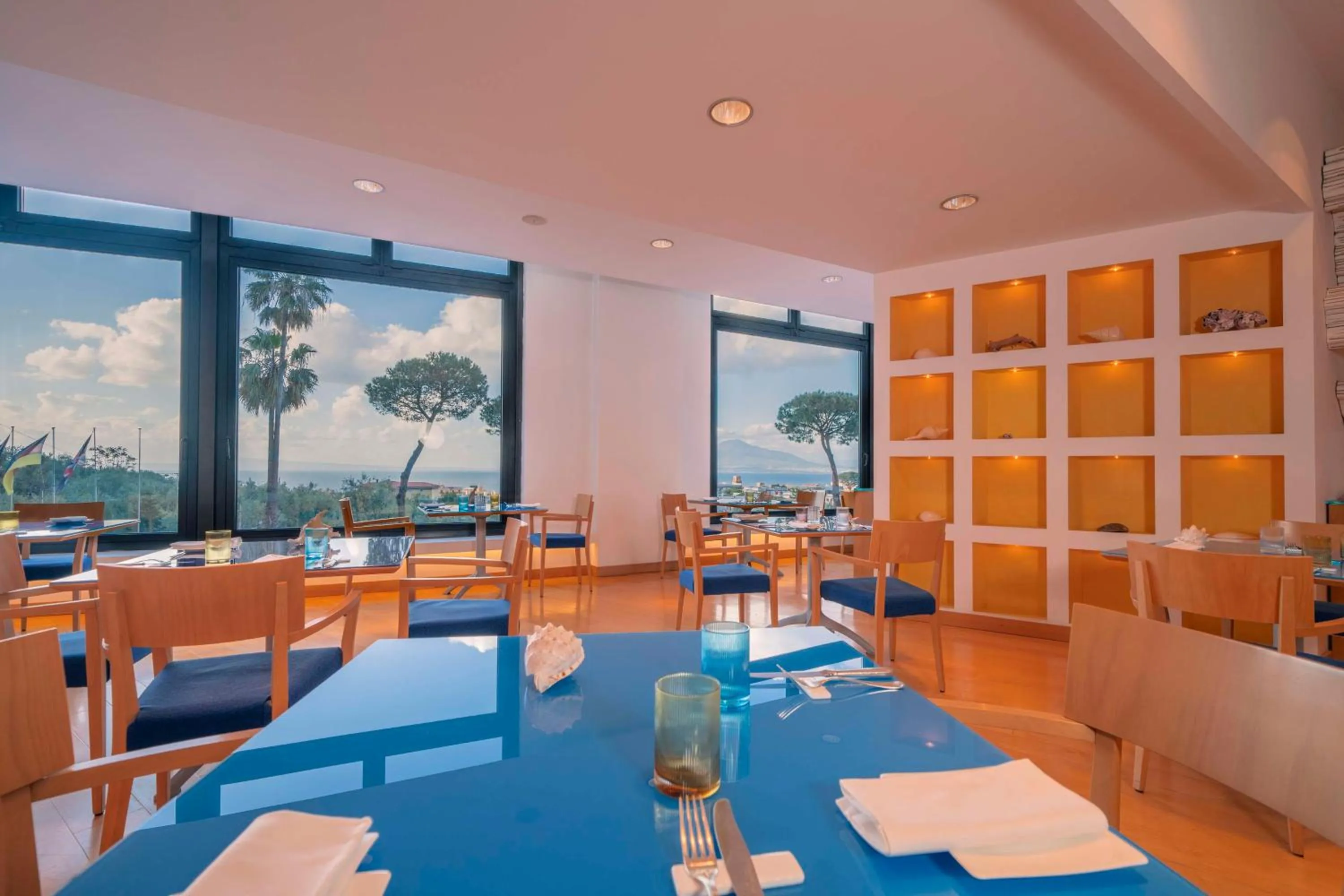 Restaurant/places to eat in Hilton Sorrento Palace