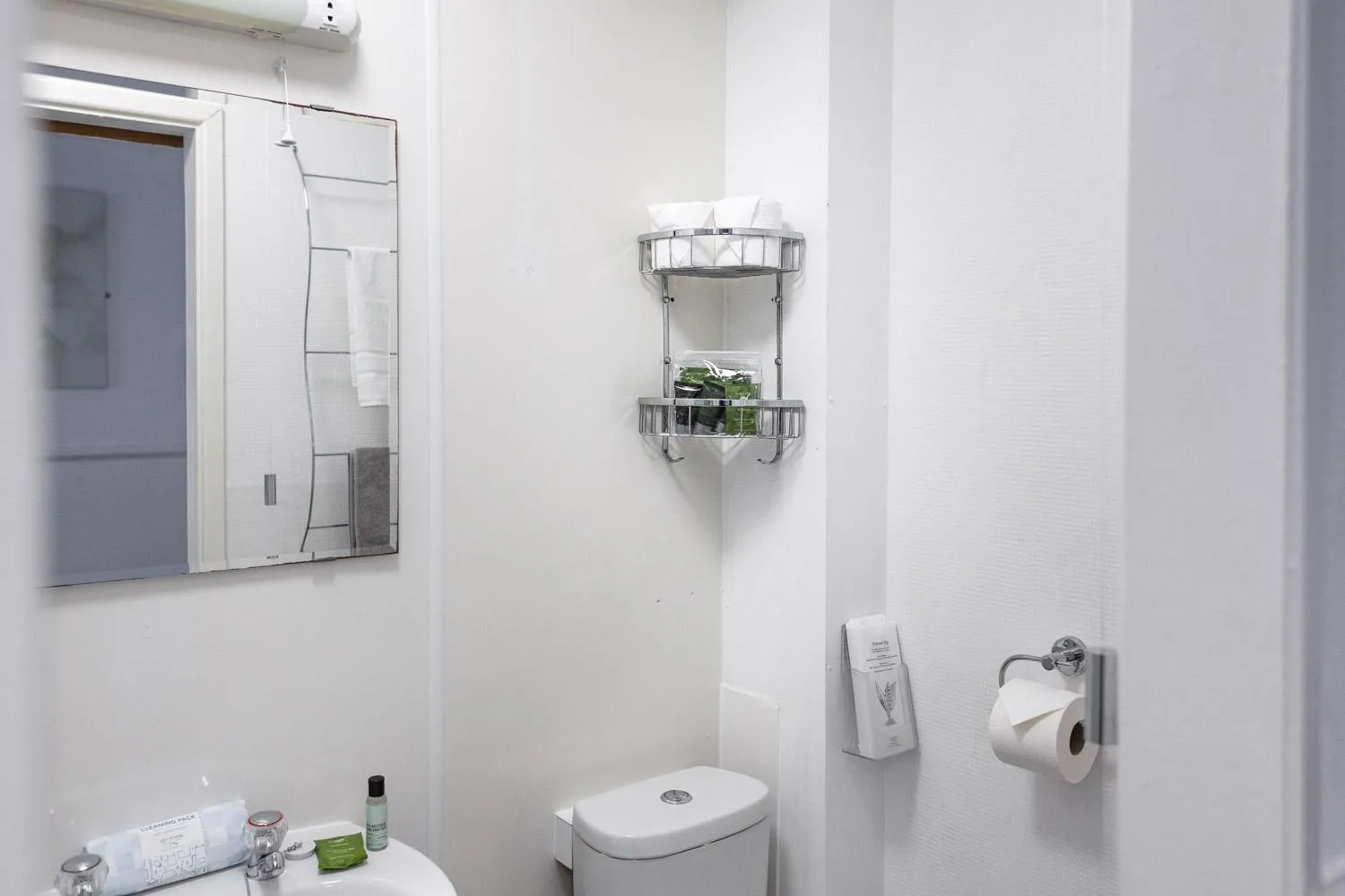 Bathroom in Gresham Guest House