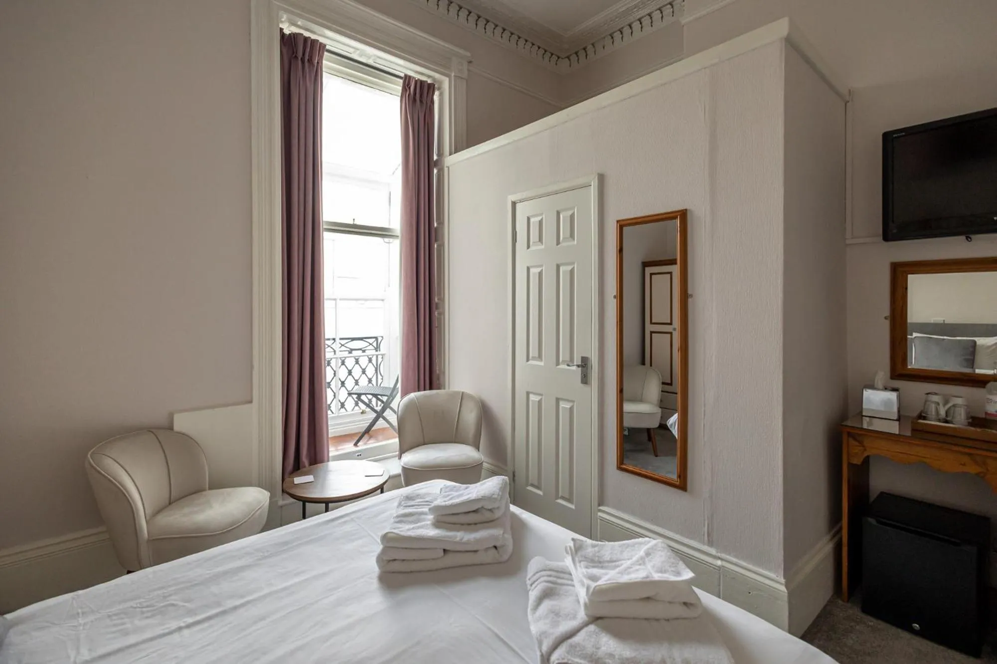 Bedroom, Bed in Gresham Guest House