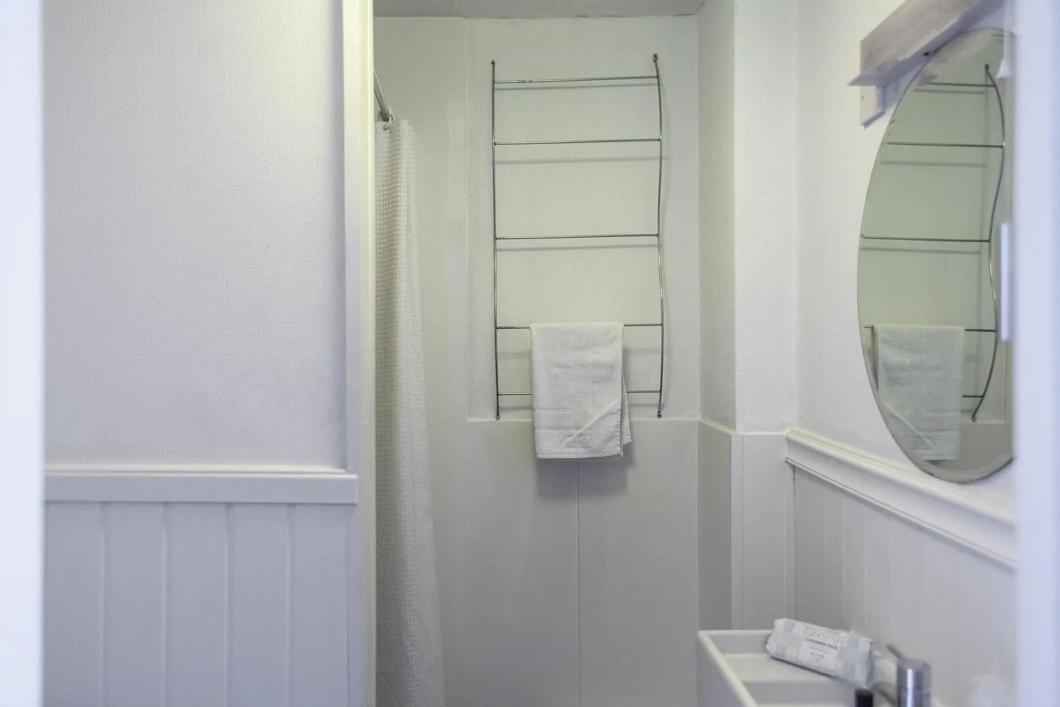 Bathroom in Gresham Guest House