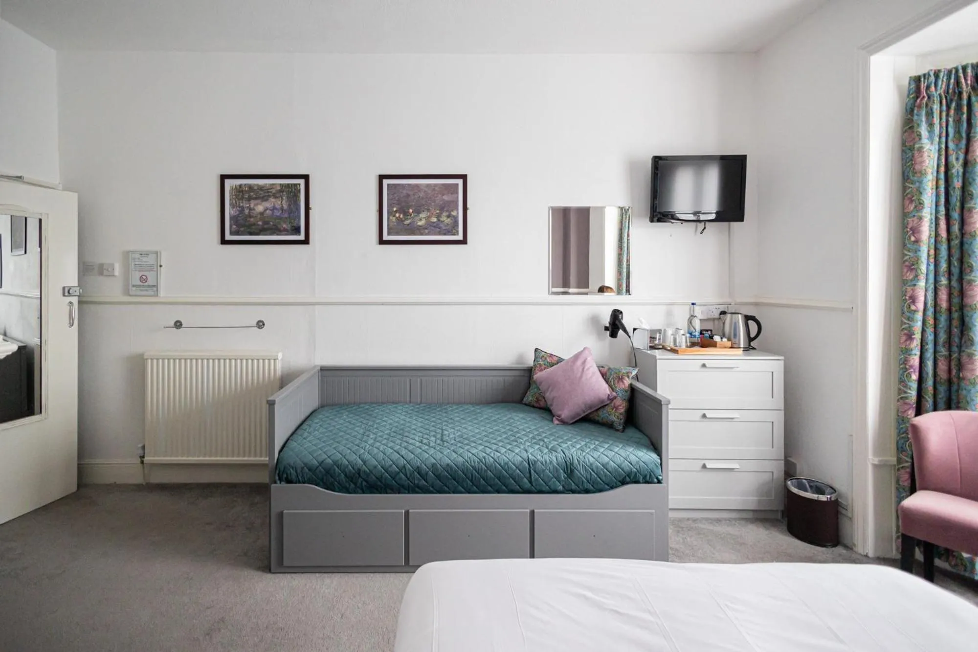 Bedroom, Bed in Gresham Guest House