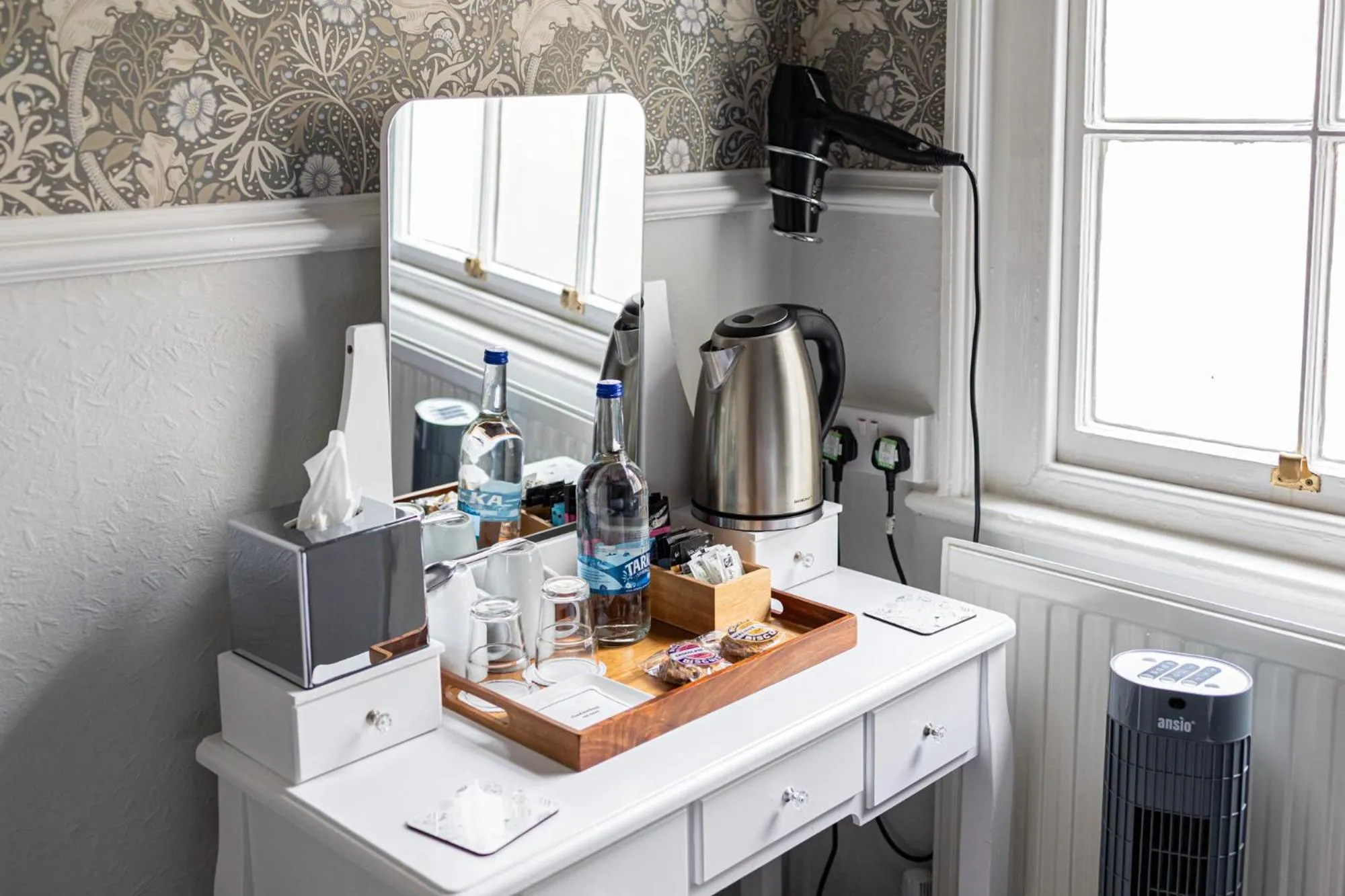 Coffee/tea facilities in Gresham Guest House