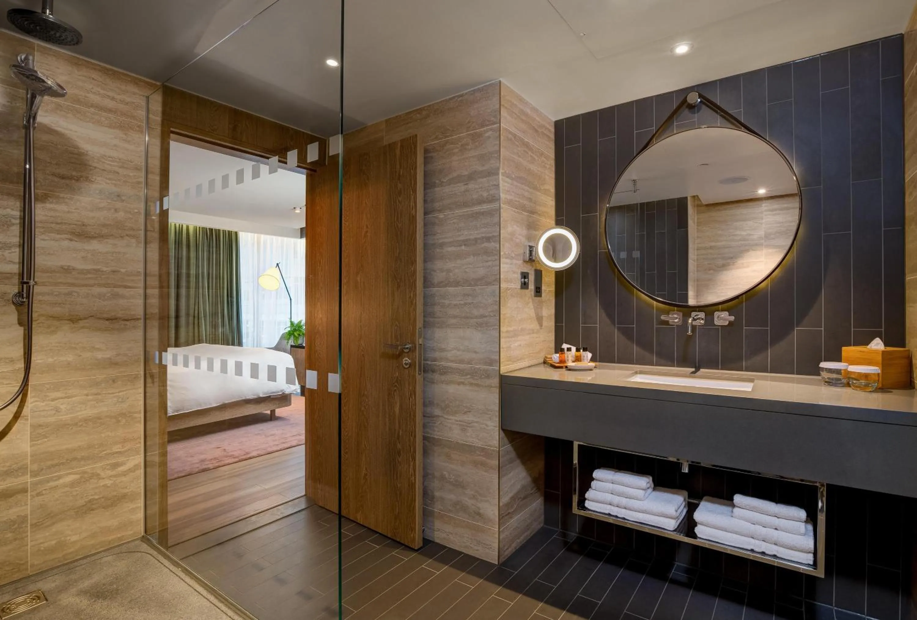 Bathroom, Bed in Hilton London Bankside
