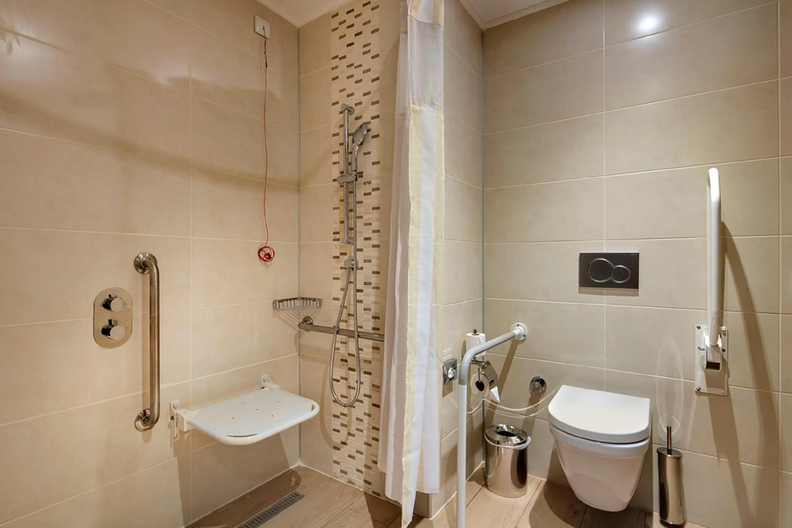 Shower in Hilton Garden Inn Izmir Bayrakli