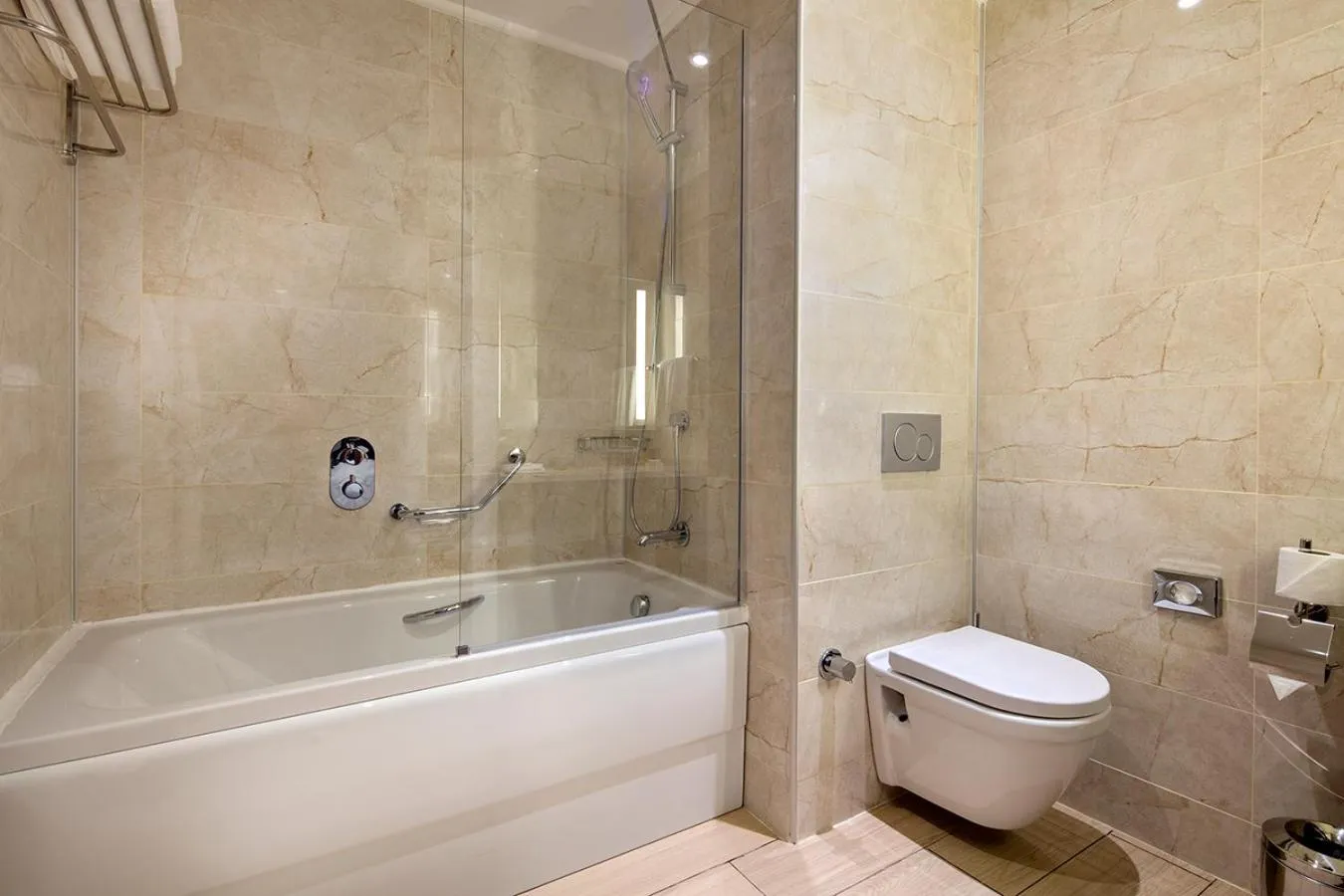 Toilet in Hilton Garden Inn Izmir Bayrakli