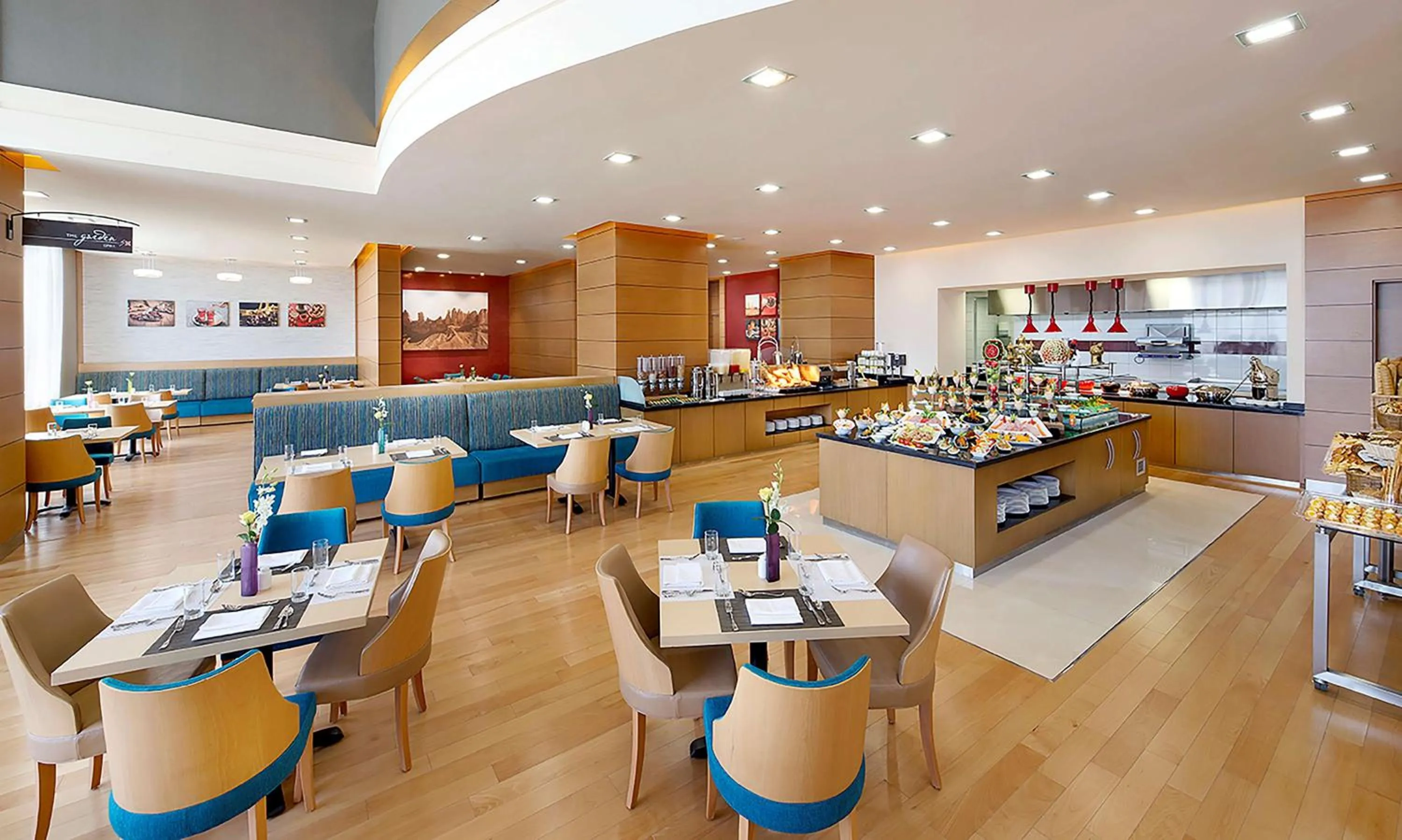 Restaurant/places to eat in Hilton Garden Inn Tabuk