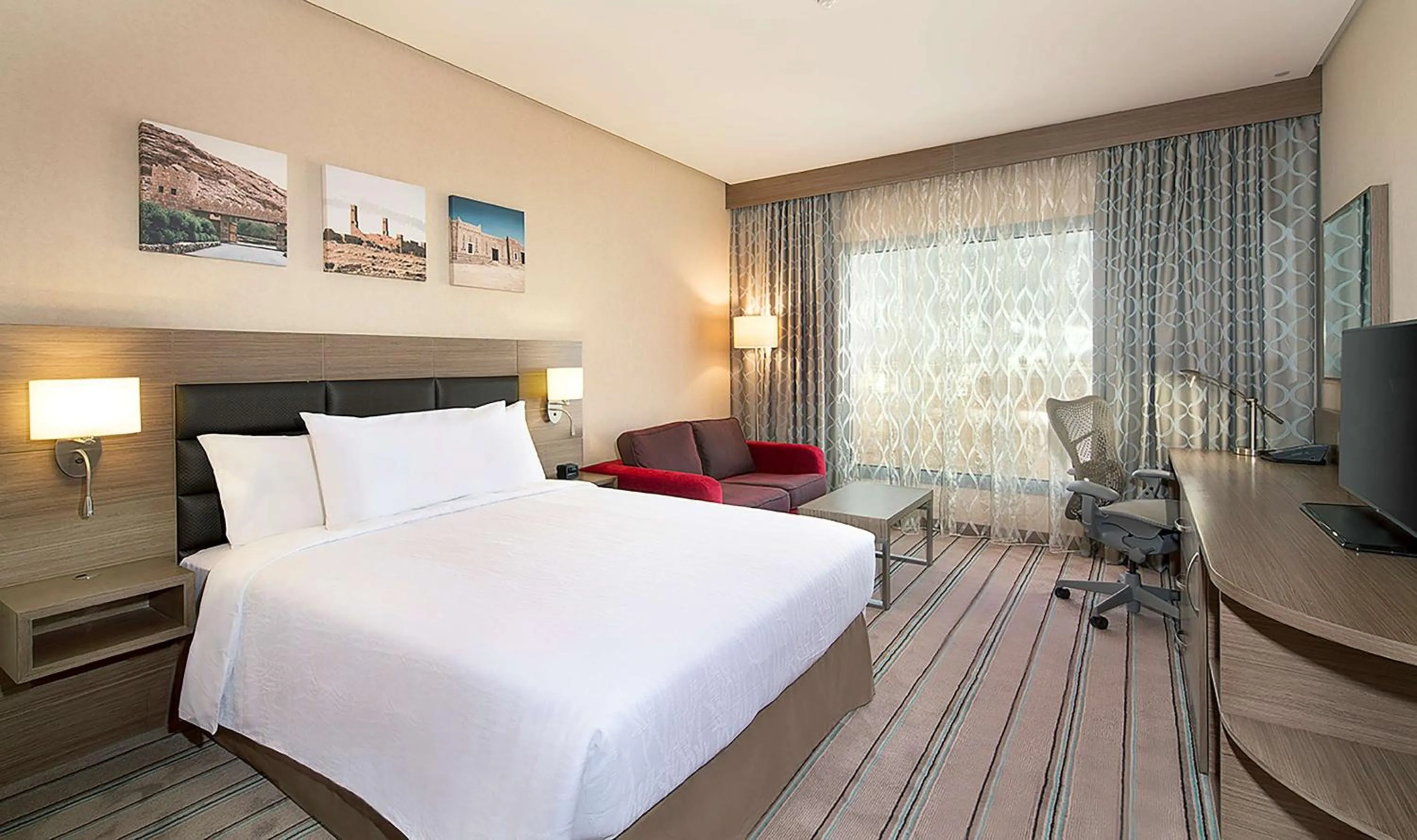 Bedroom, Bed in Hilton Garden Inn Tabuk