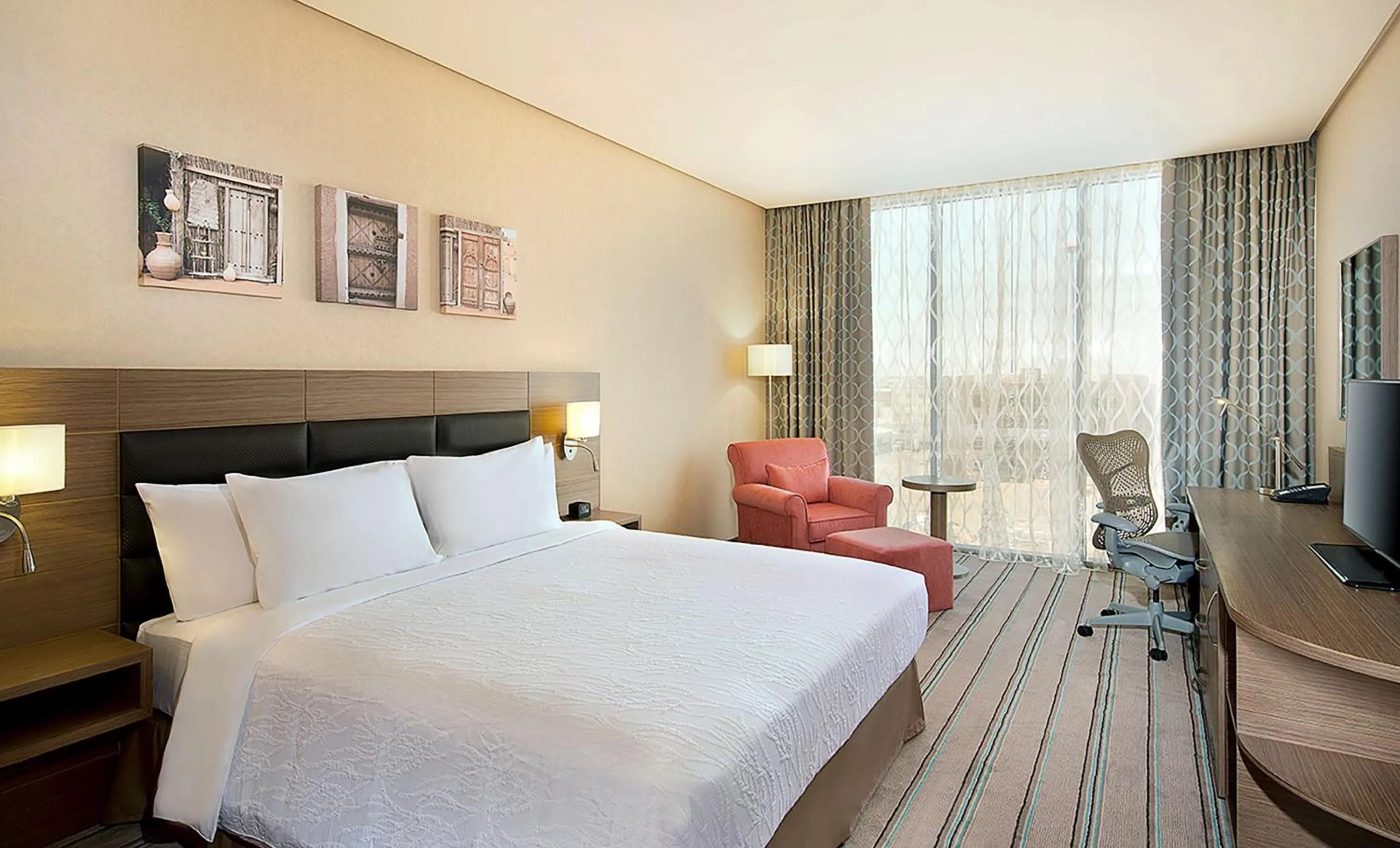 Bedroom, Bed in Hilton Garden Inn Tabuk