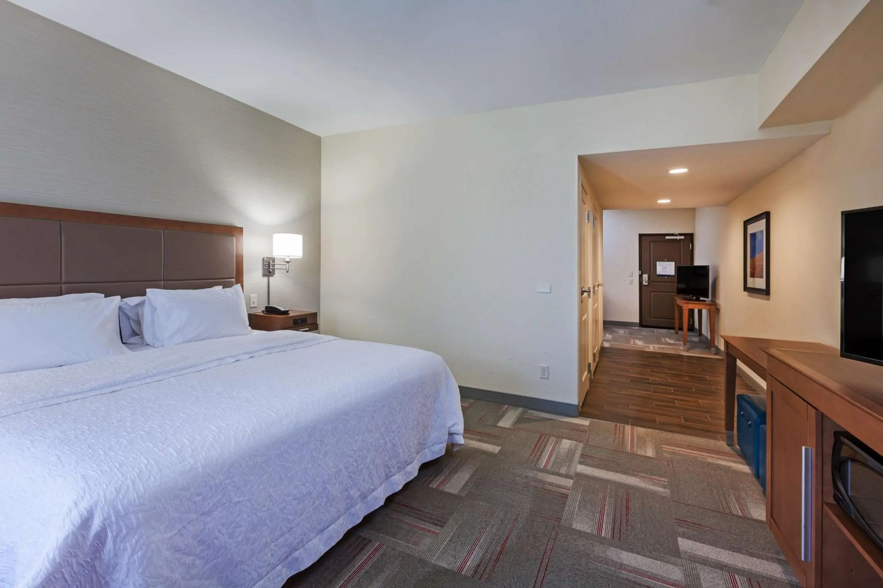 Bed in Hampton Inn & Suites Claremore