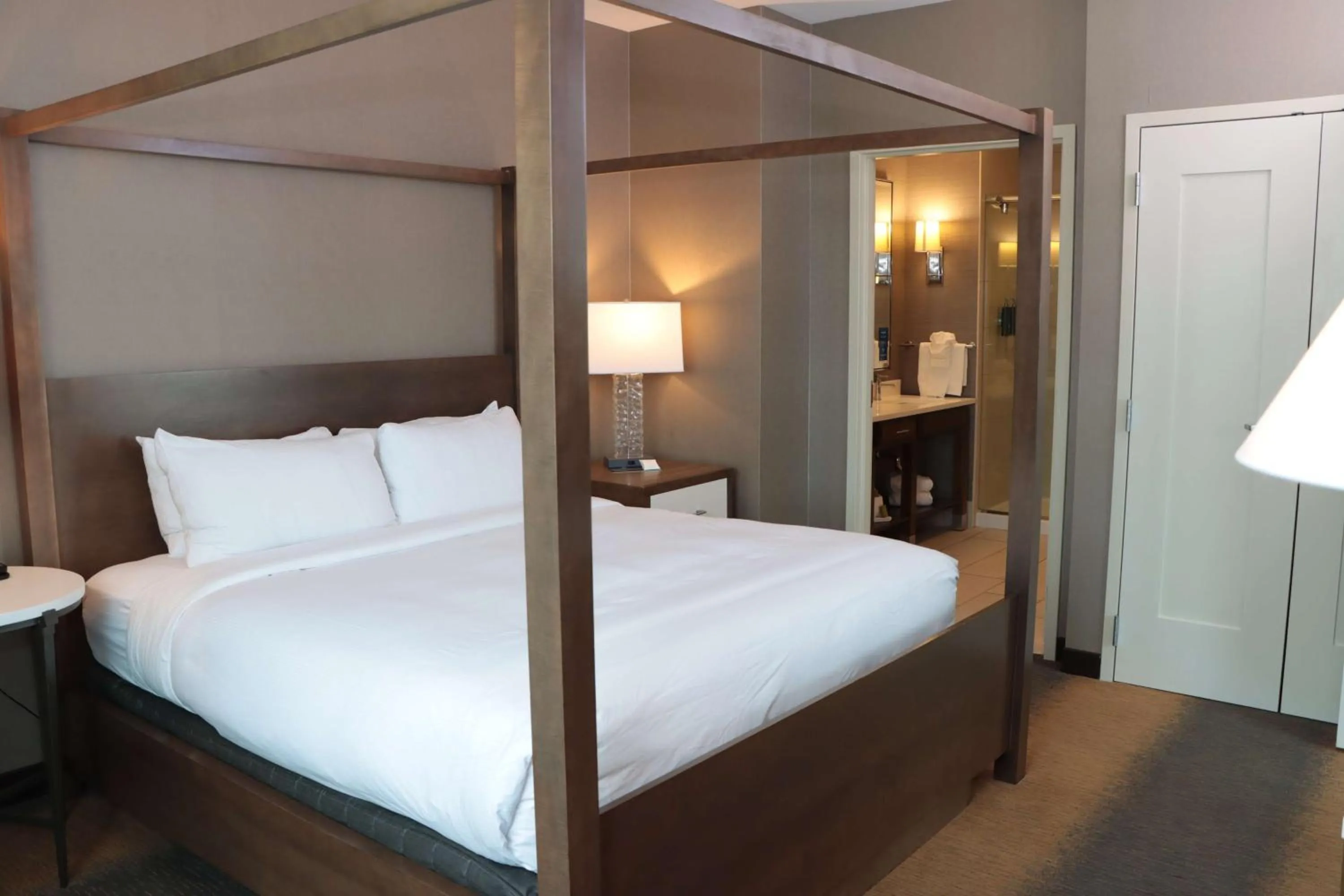 Bathroom, Bed in DoubleTree by Hilton Hotel Reading