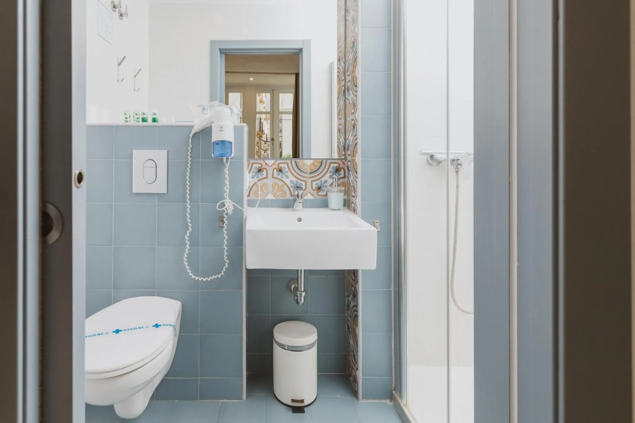 Shower in Hostal Gravina