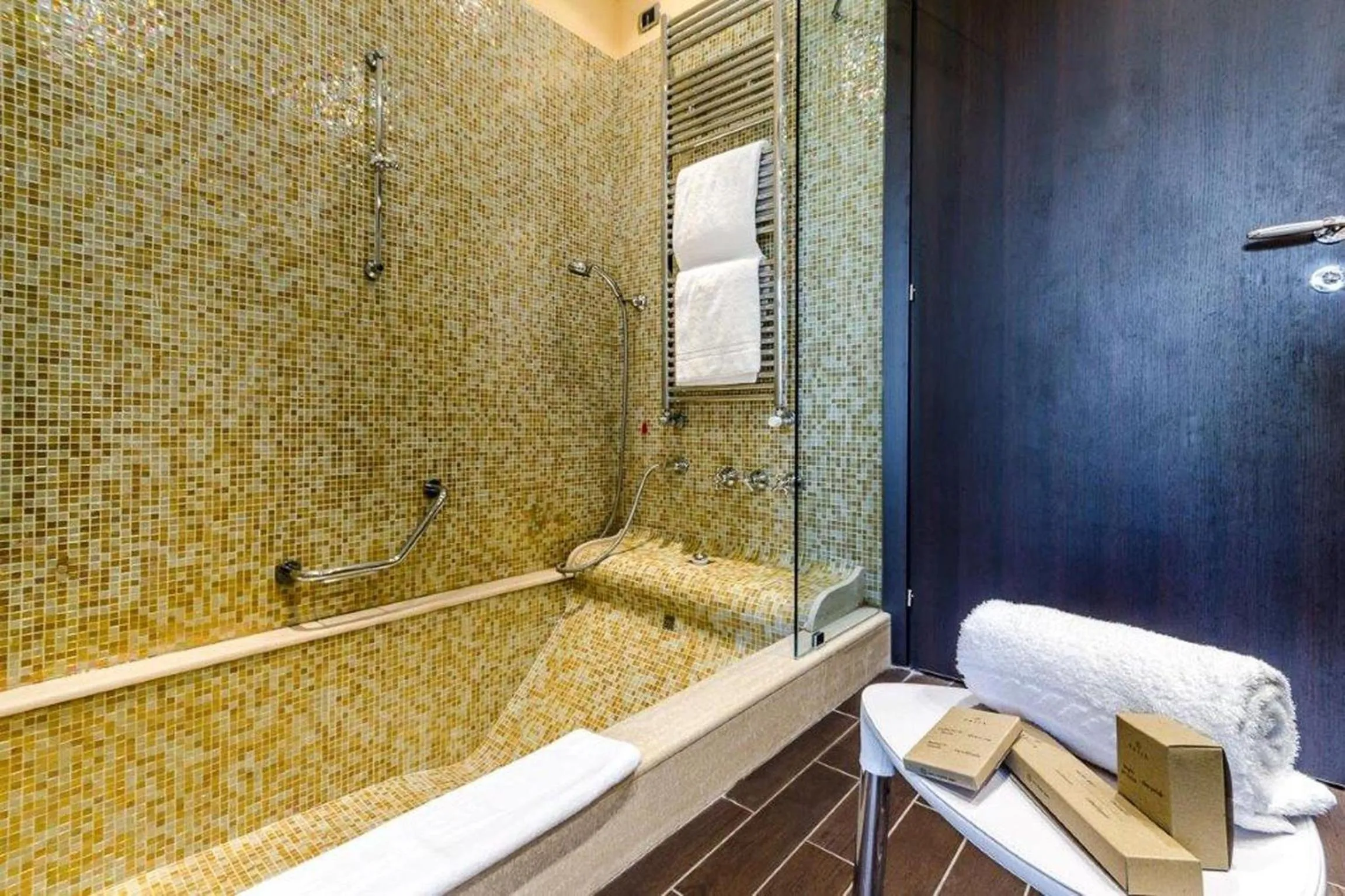 Hot Tub in Hotel Silver Milano