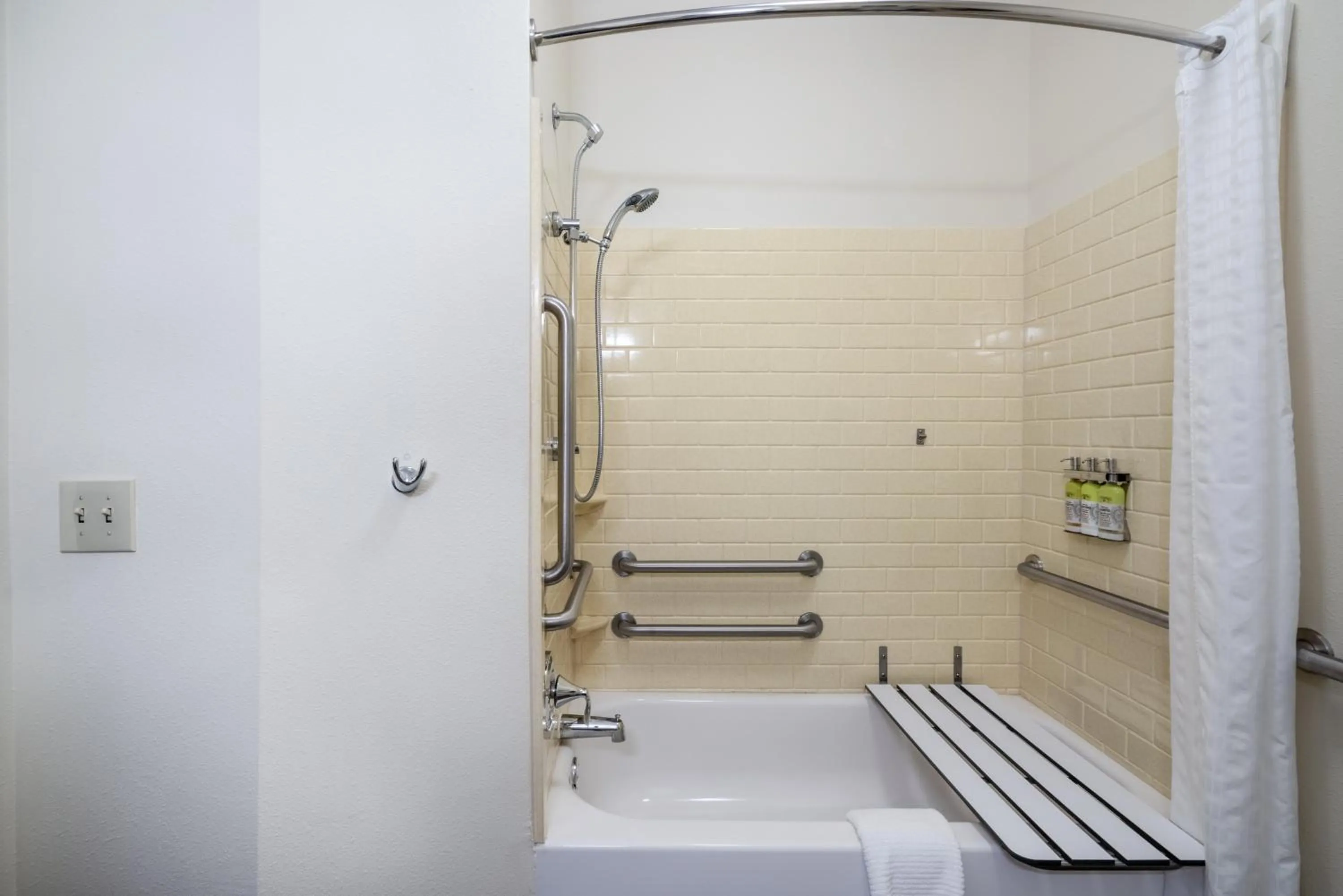 Bathroom in Candlewood Suites Auburn by IHG