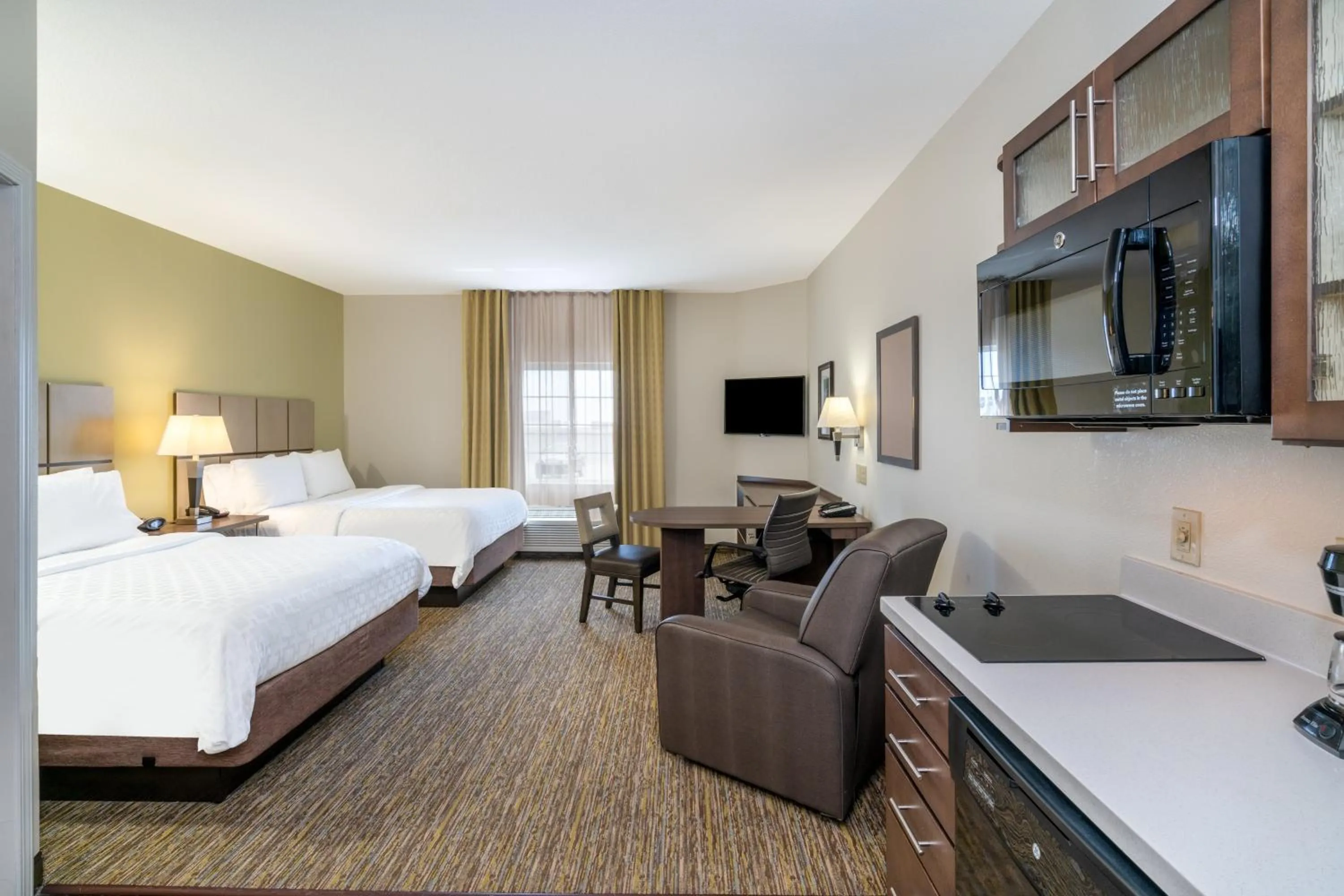 Photo of the whole room, Bed in Candlewood Suites Auburn by IHG