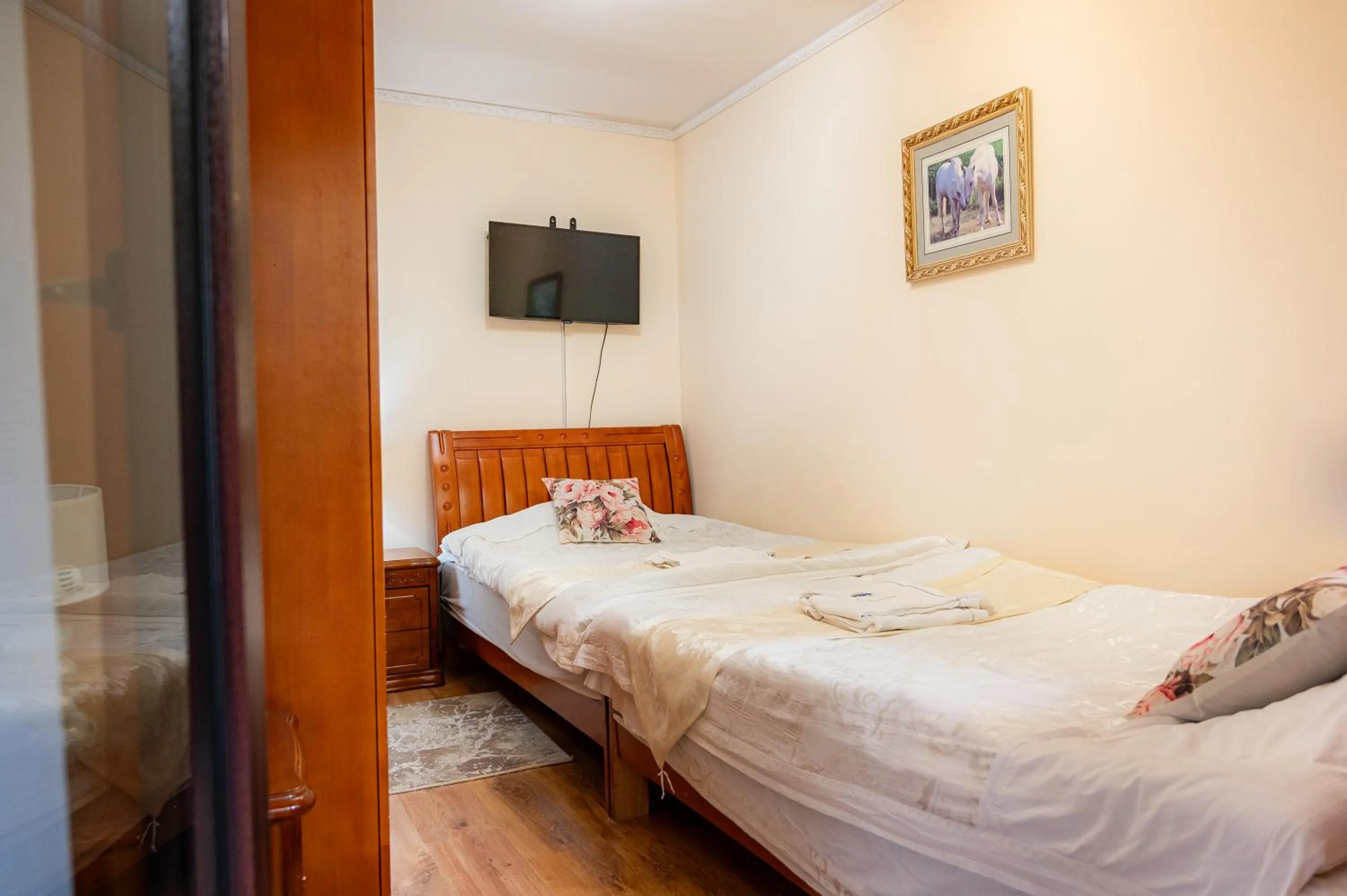 Bed in Complex Koko Hills