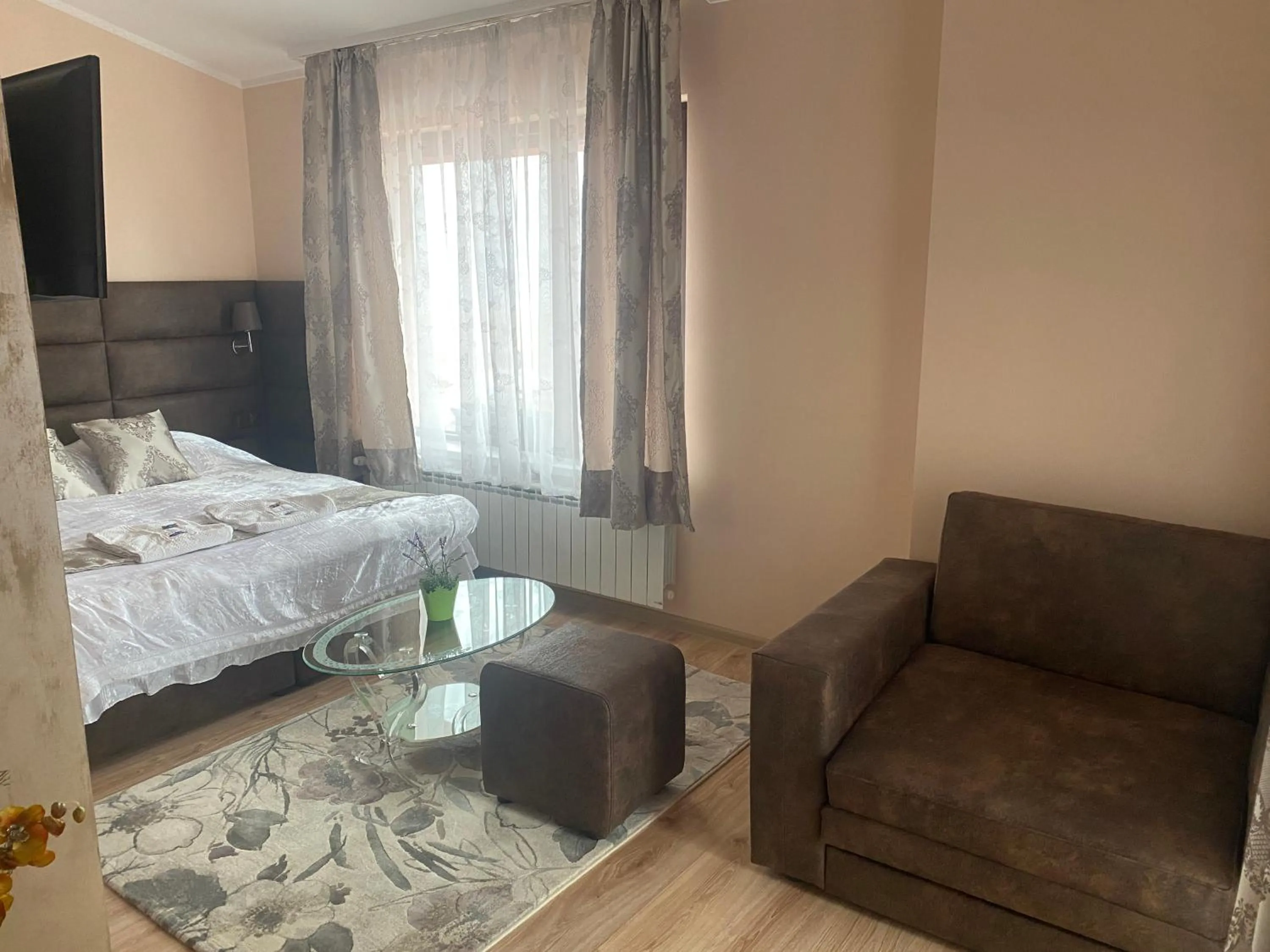 Bed in Complex Koko Hills