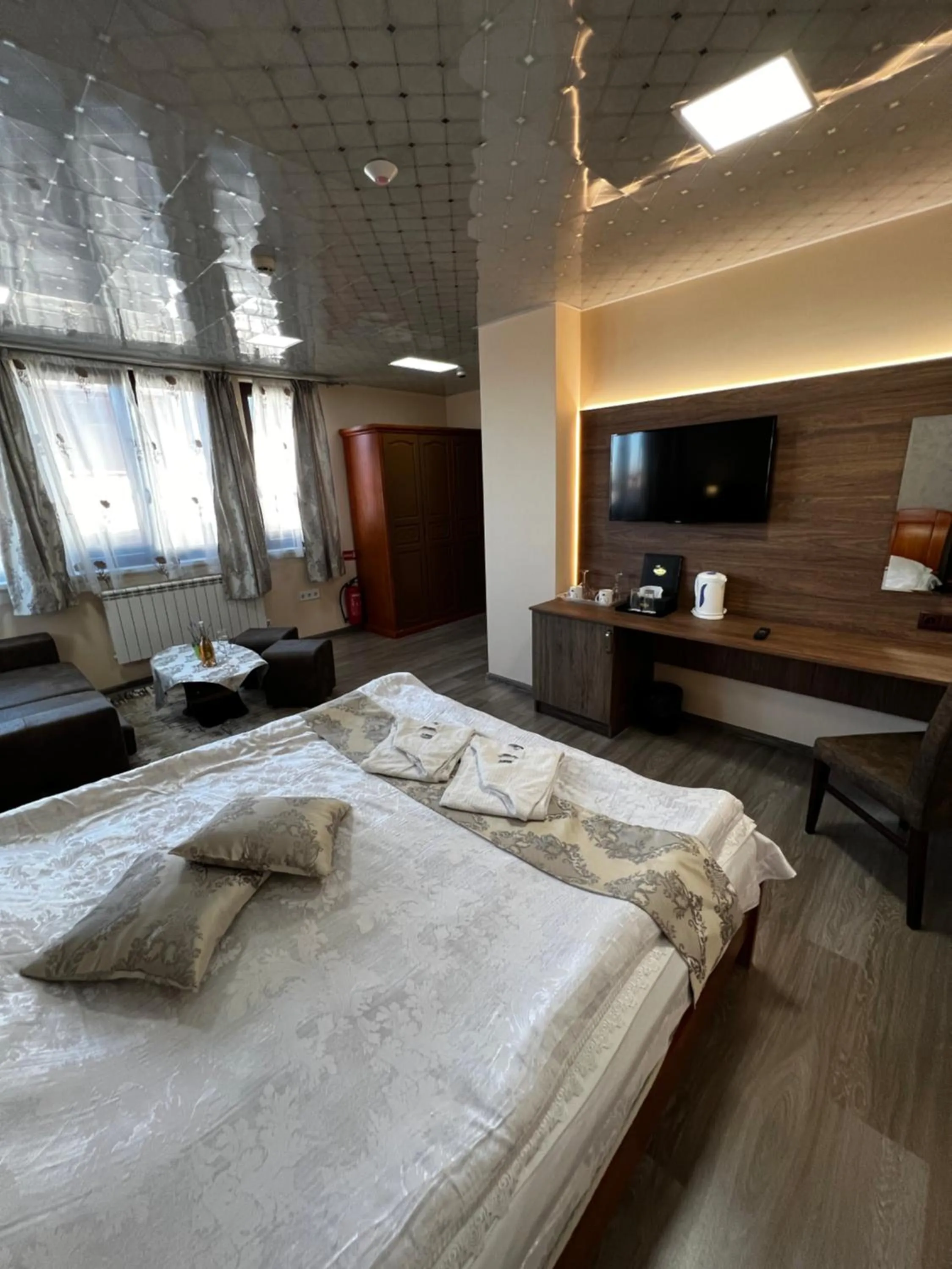 Bed in Complex Koko Hills