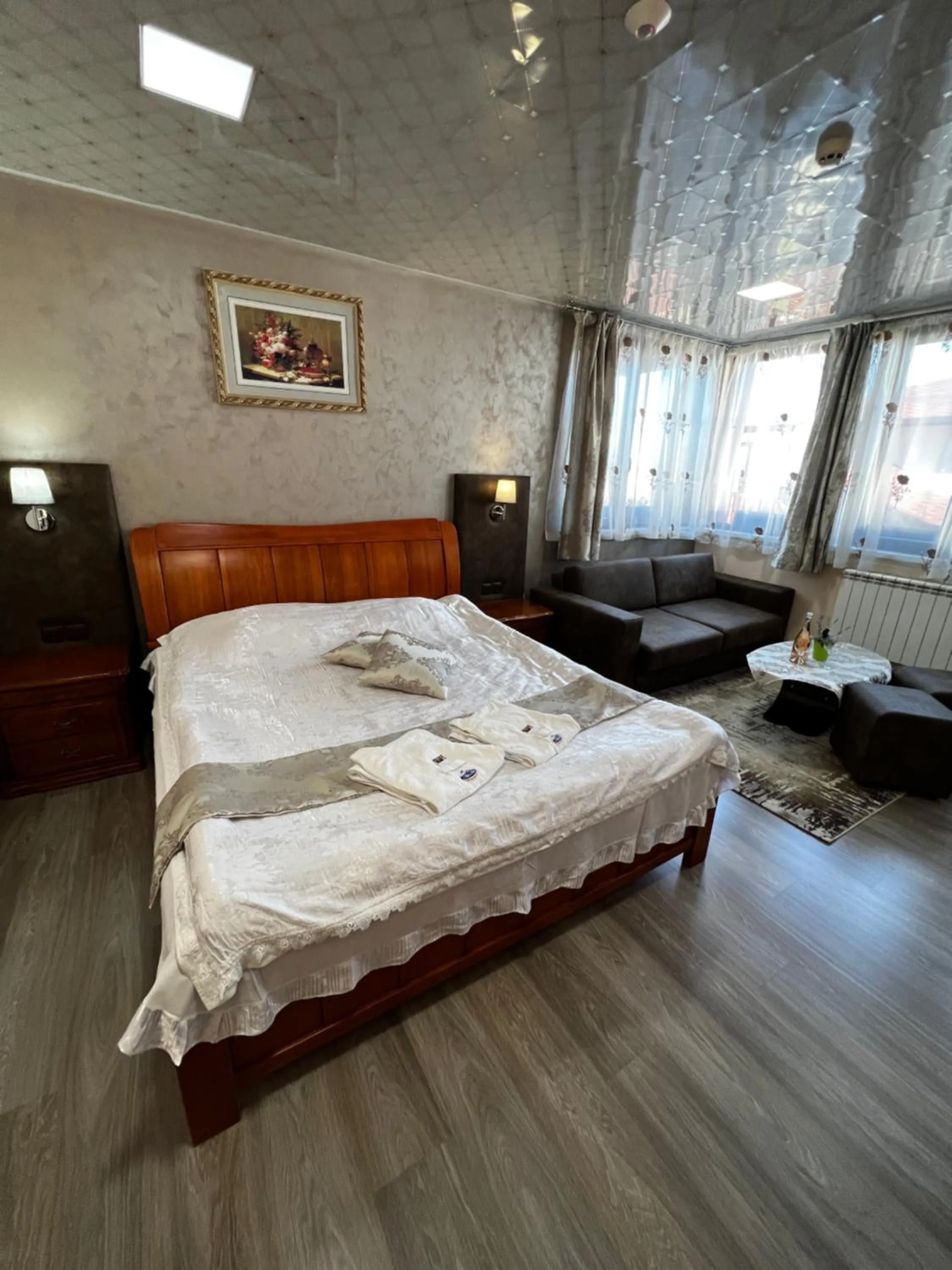 Bed in Complex Koko Hills