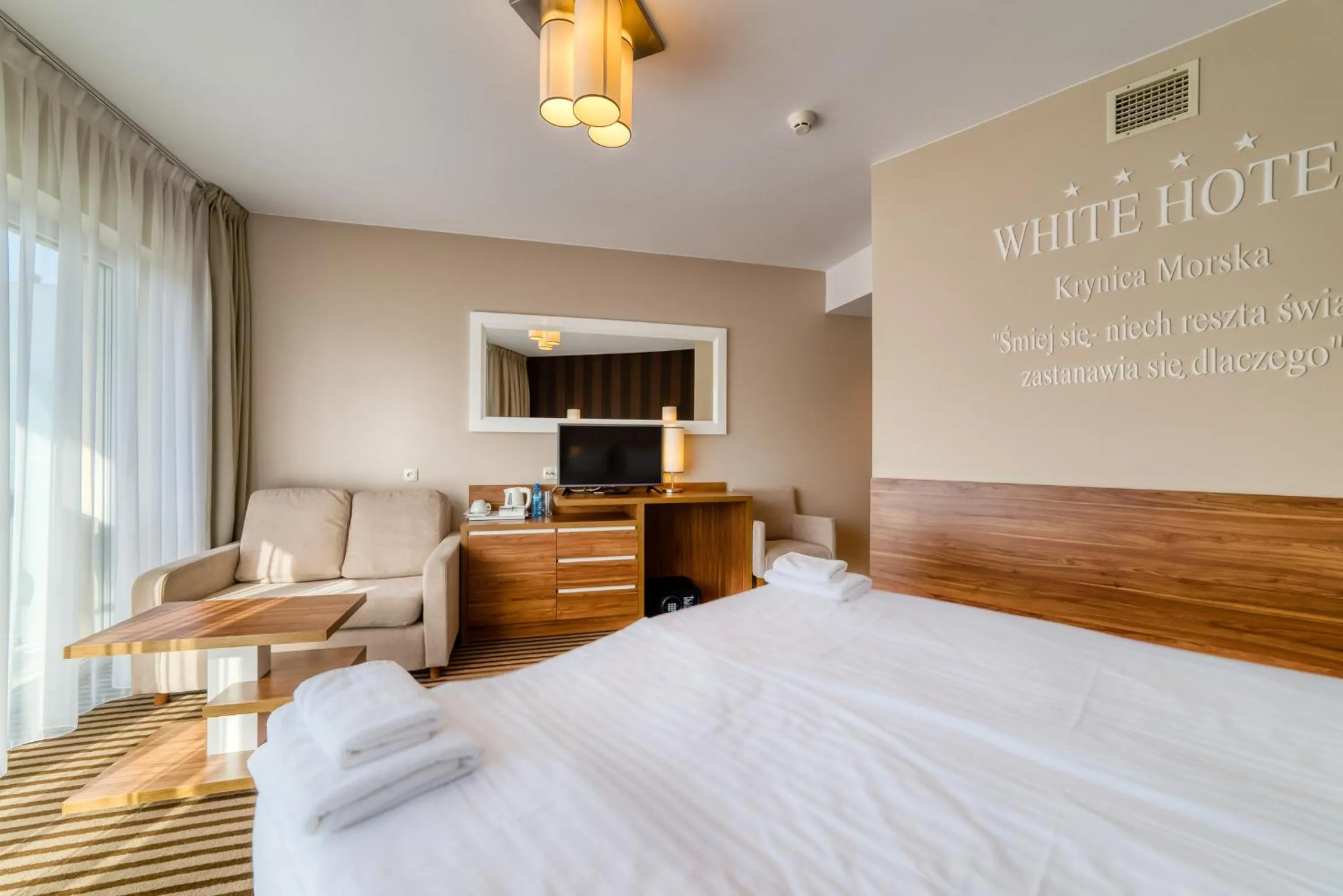 Photo of the whole room, Bed in Hotel White