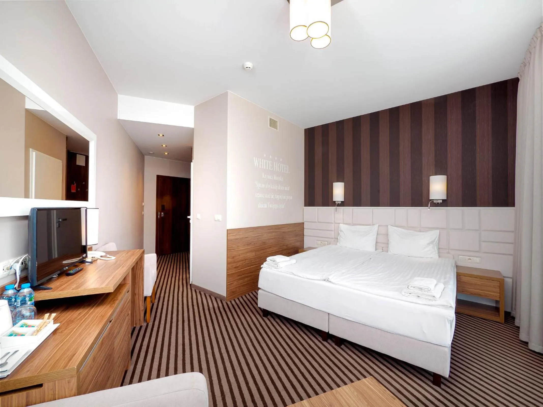 Property building, Bed in Hotel White