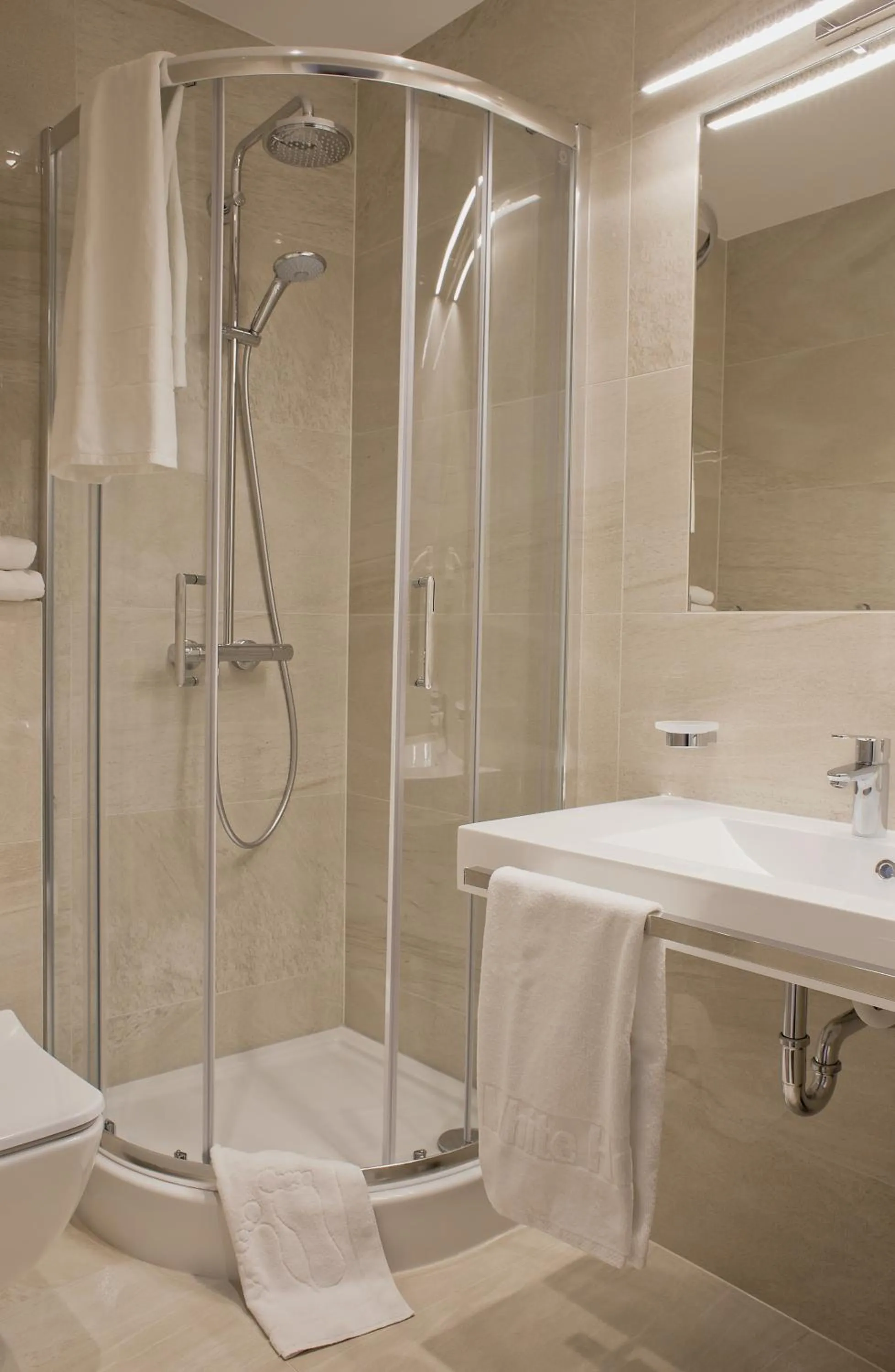 Bathroom in Hotel White