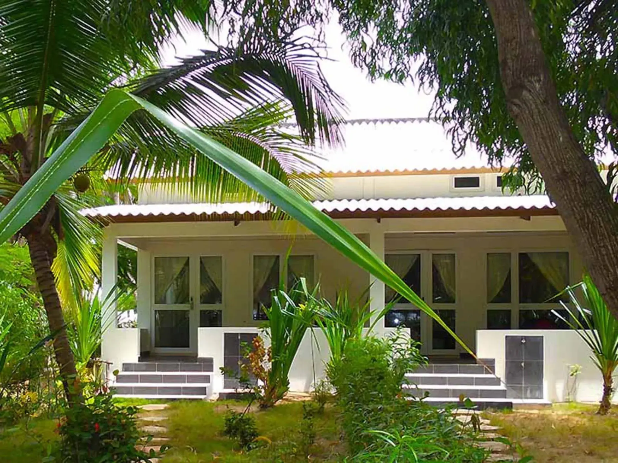 Couple Deluxe Suite with Air coniditioner Sea View and swimming pool in Hotel Village Vacances Awale Plage Couple Deluxe Suite with Air coniditioner Sea View and swimming pool in Hotel Village Vacances Awale Plage