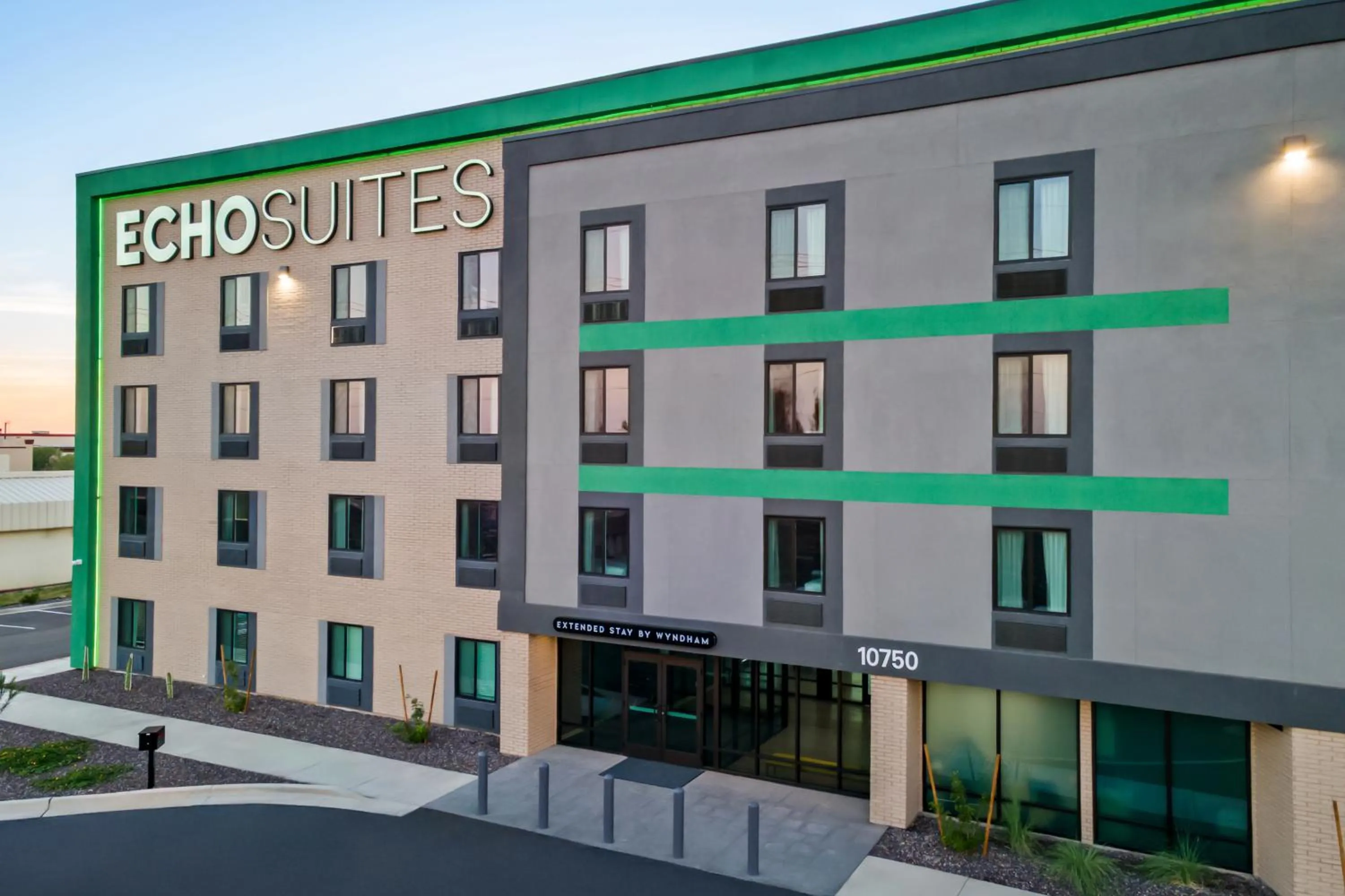 Property building in ECHO Suites Extended Stay by Wyndham Phoenix-Peoria/Glendale