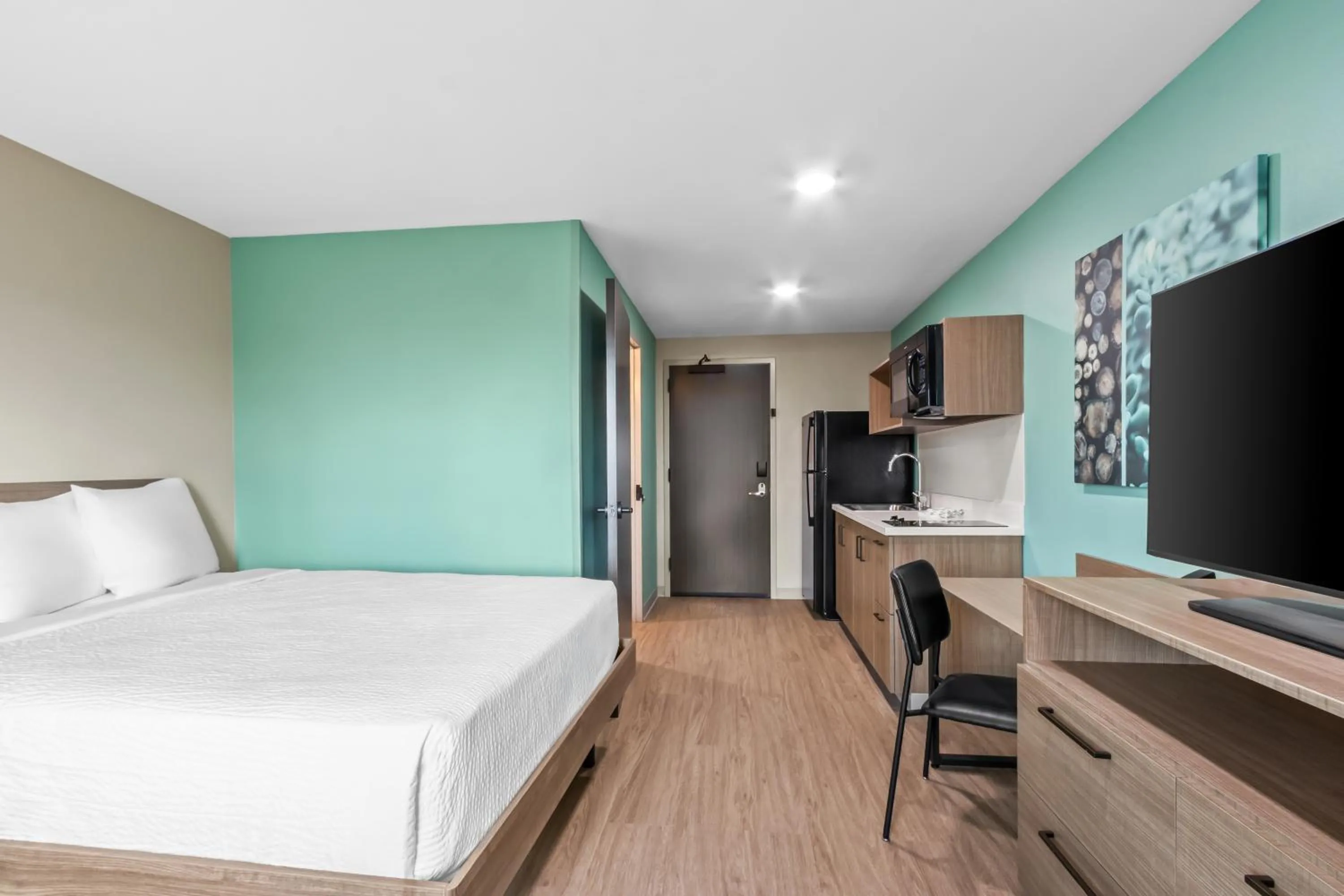 Bed in ECHO Suites Extended Stay by Wyndham Phoenix-Peoria/Glendale