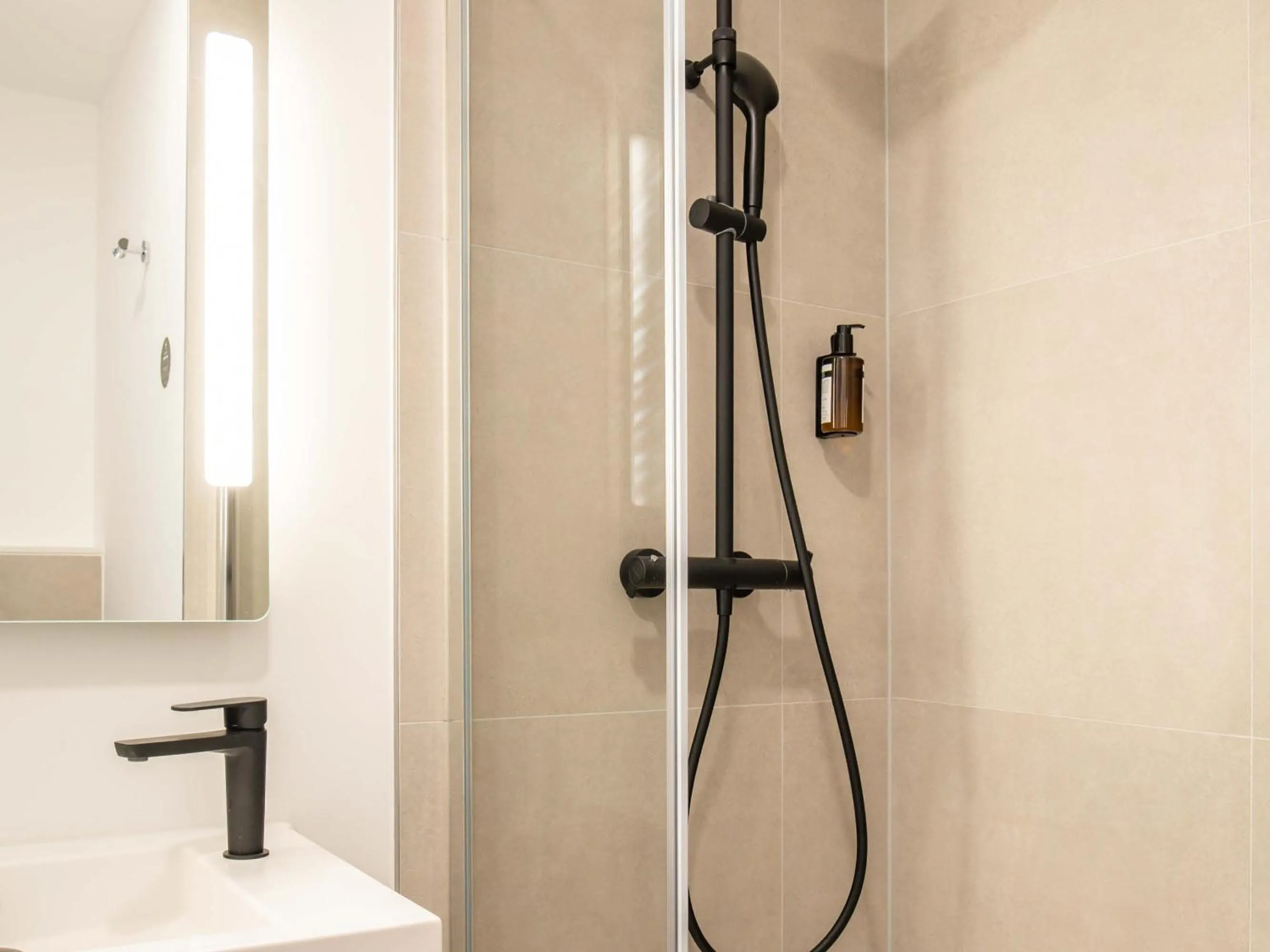 Bathroom in B&B HOTEL Luxembourg Centre Cloche d'Or