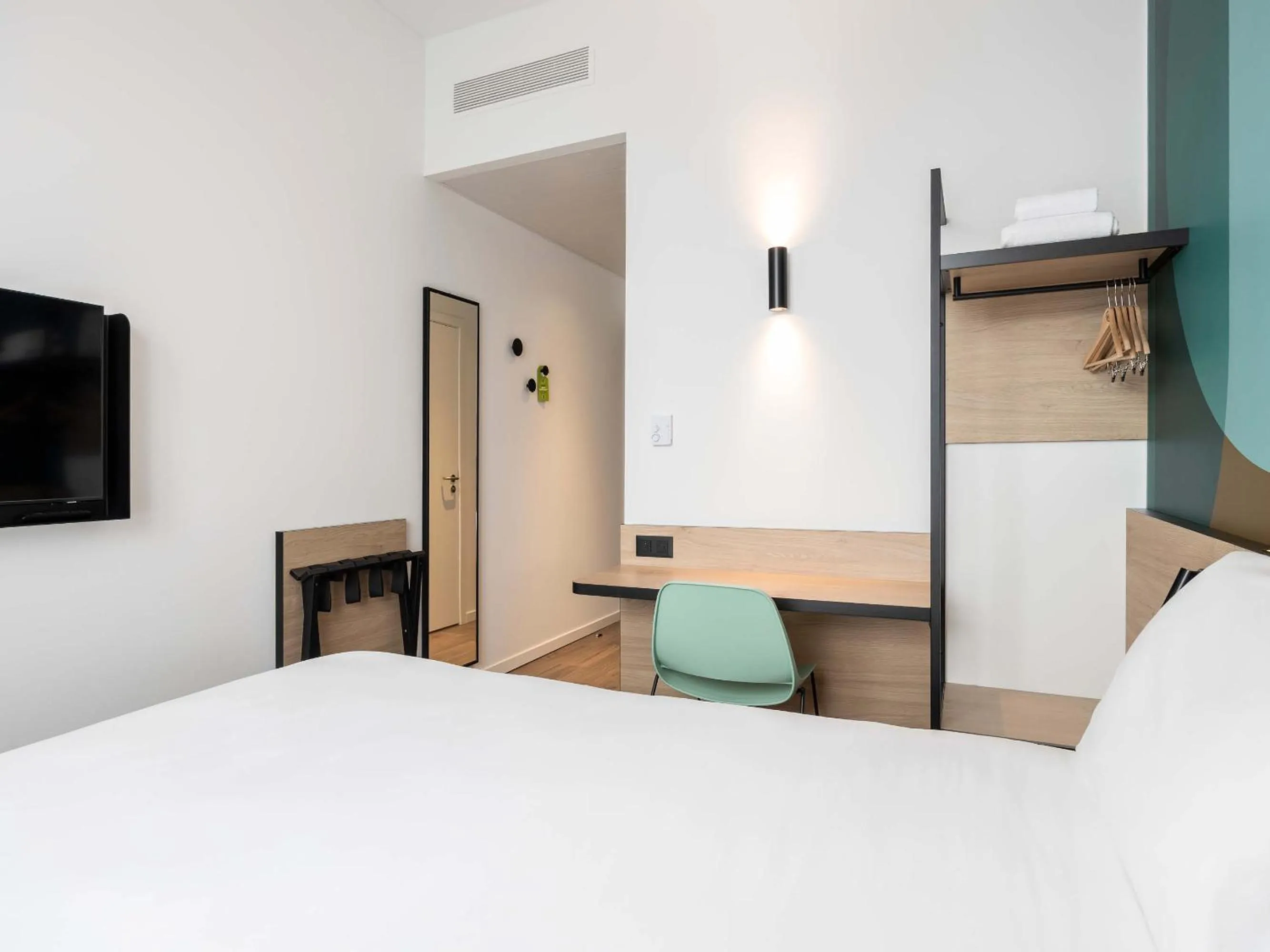 Bedroom, Bed in B&B HOTEL Luxembourg Centre Cloche d'Or