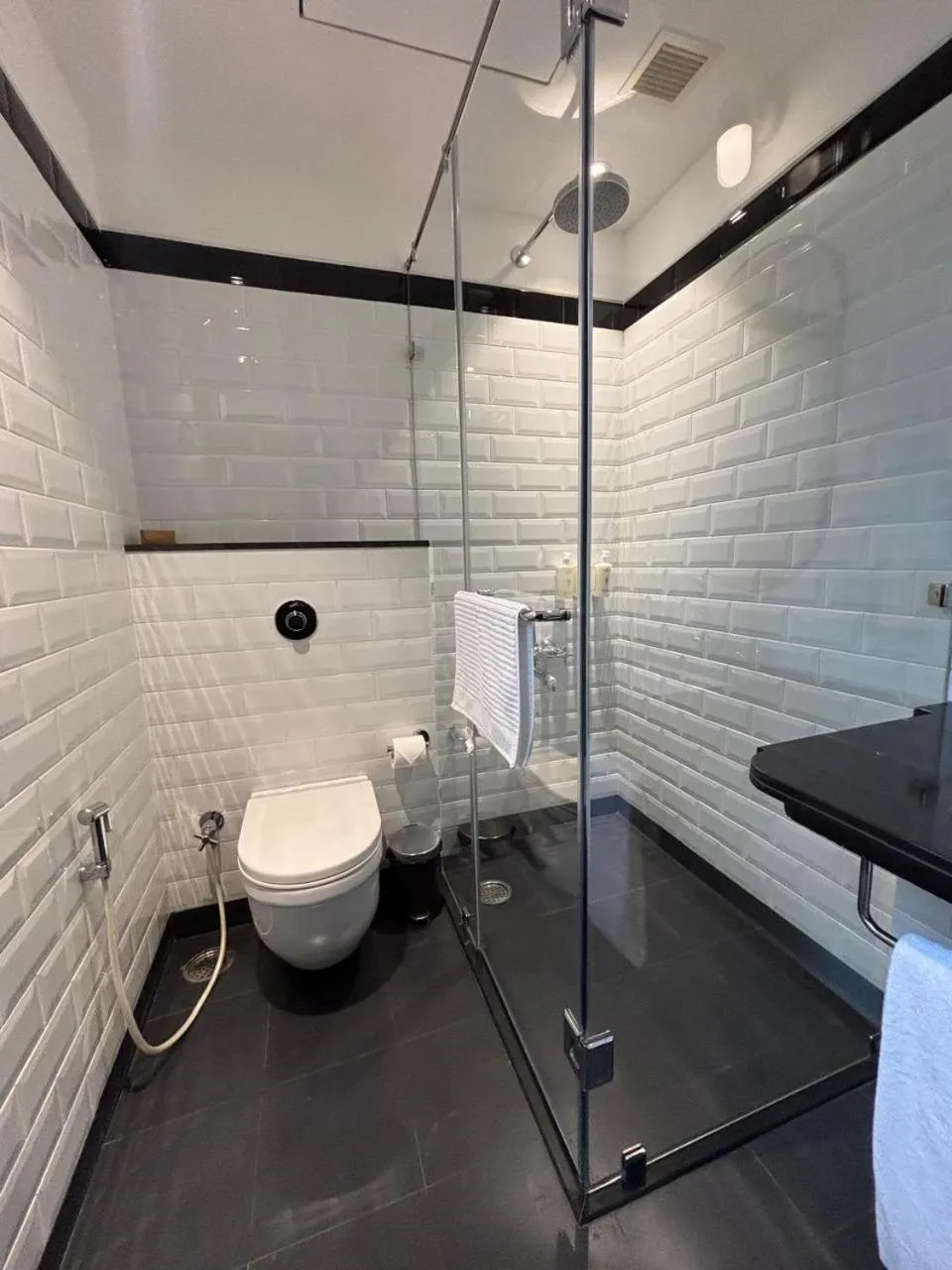 Bathroom in Wellesley Hotel