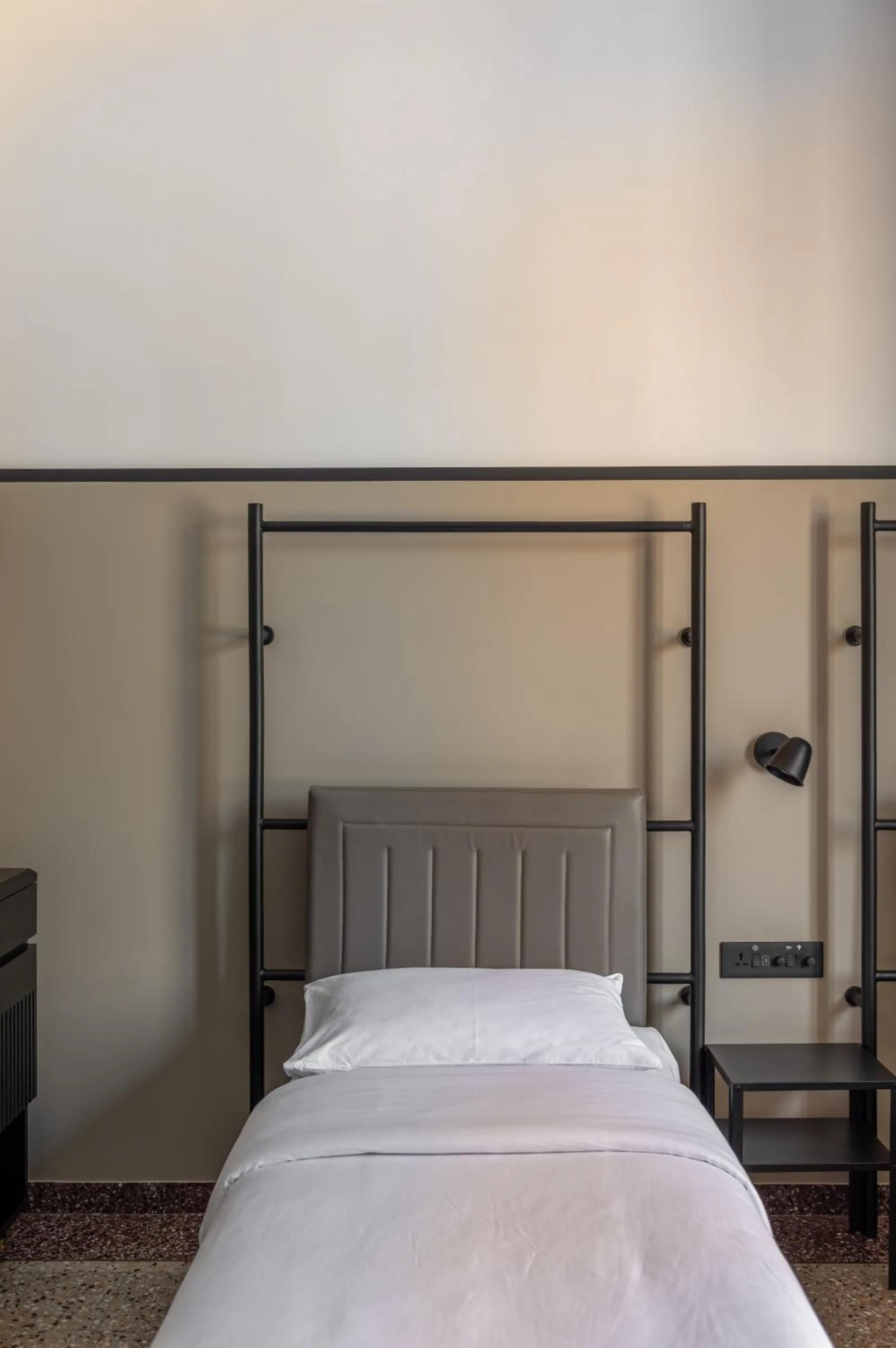 Bedroom, Bed in Wellesley Hotel