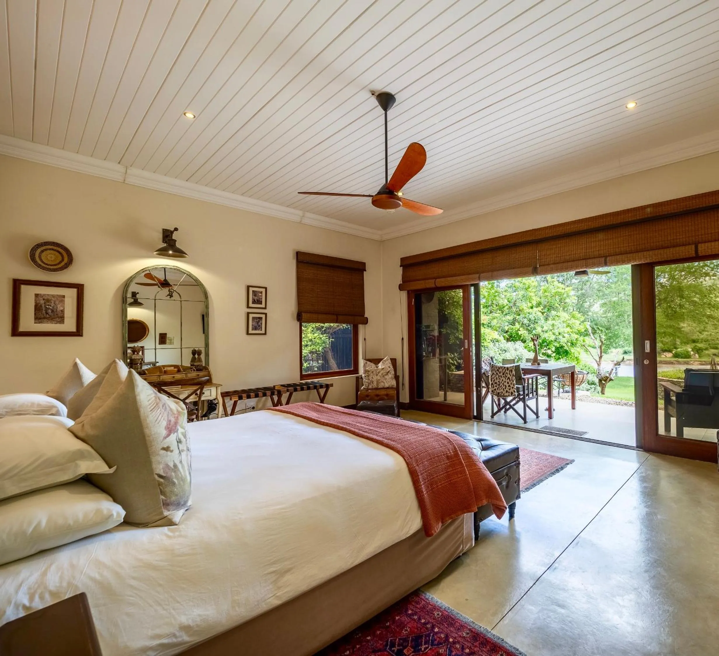 Bed in Kambaku River Lodge