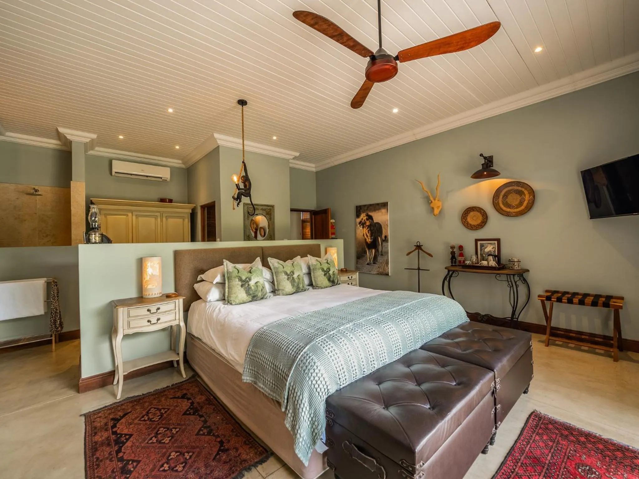 Bed in Kambaku River Lodge