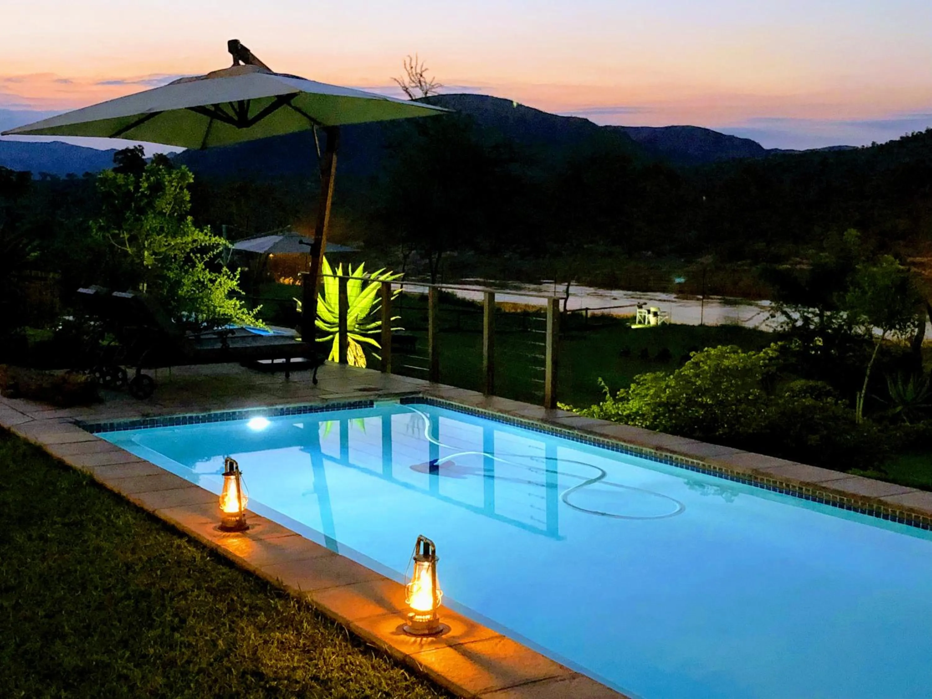 Swimming pool in Kambaku River Lodge