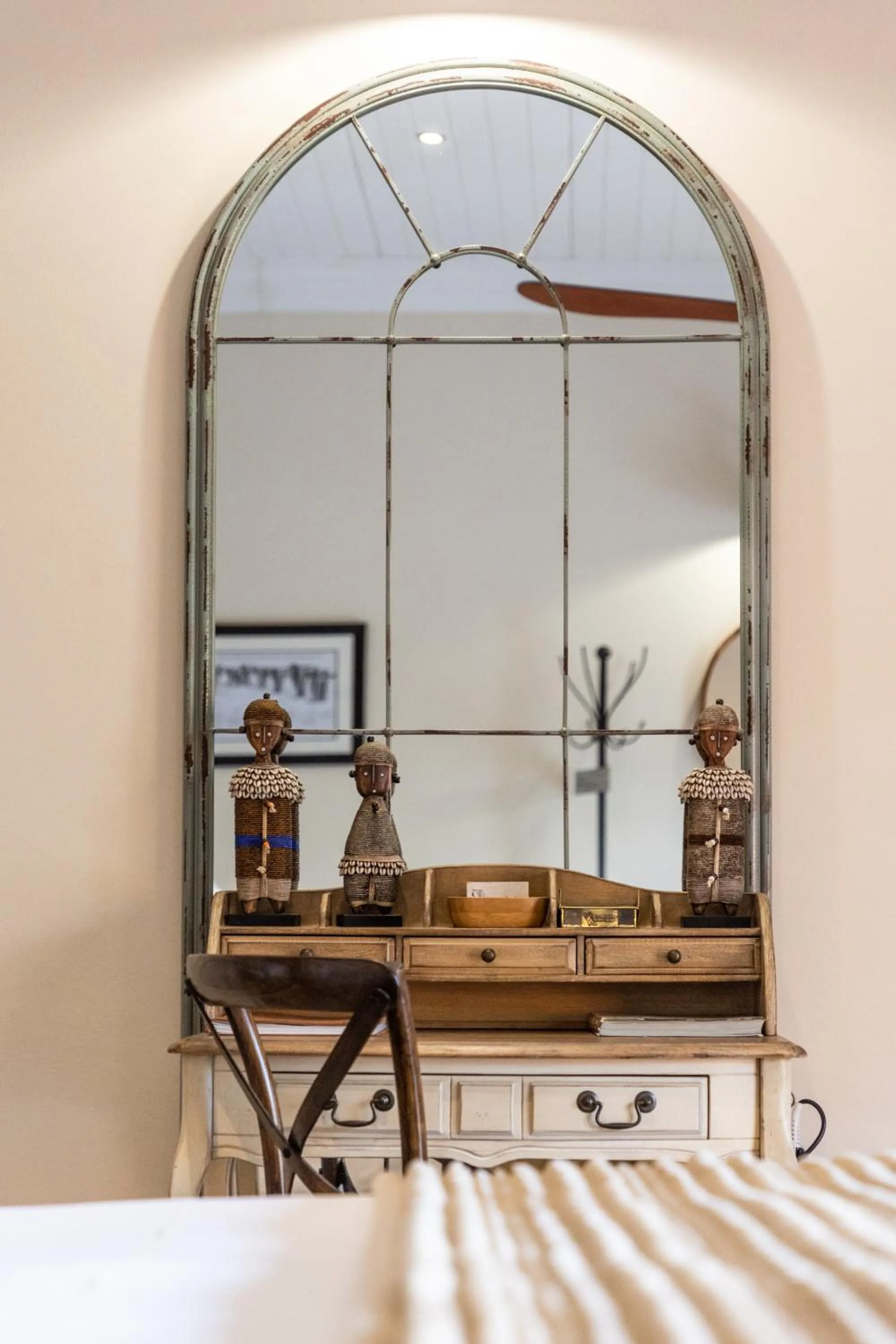 Decorative detail, Bed in Kambaku River Lodge