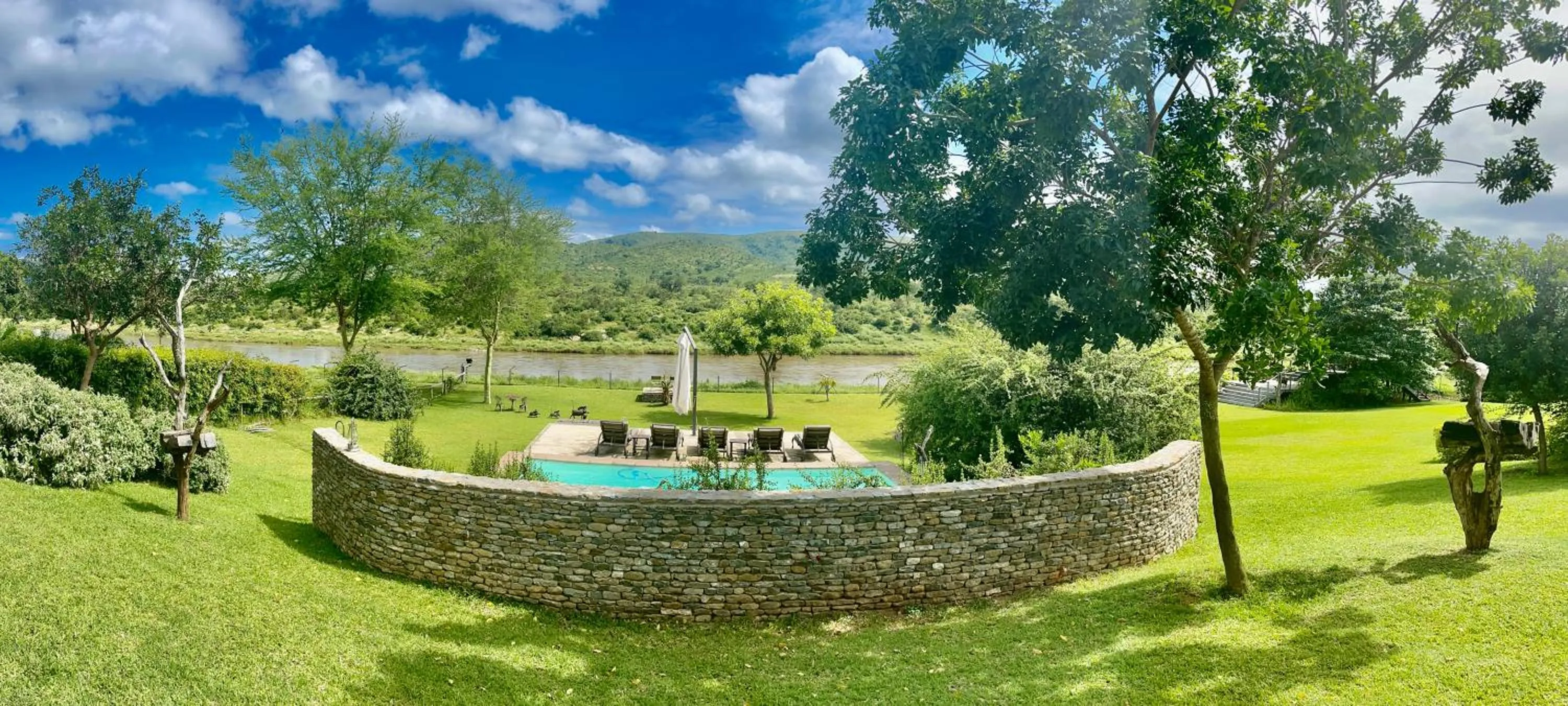 Garden view in Kambaku River Lodge